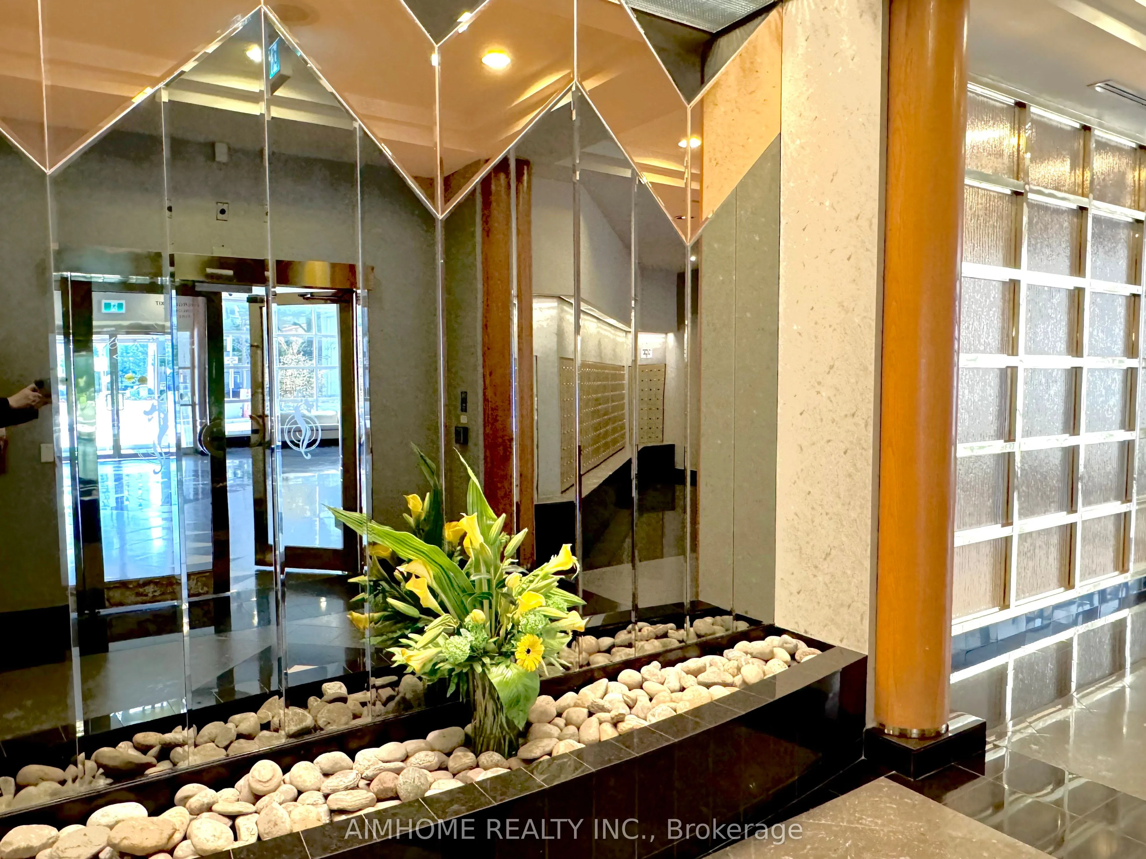 28 Hollywood Avenue, #708