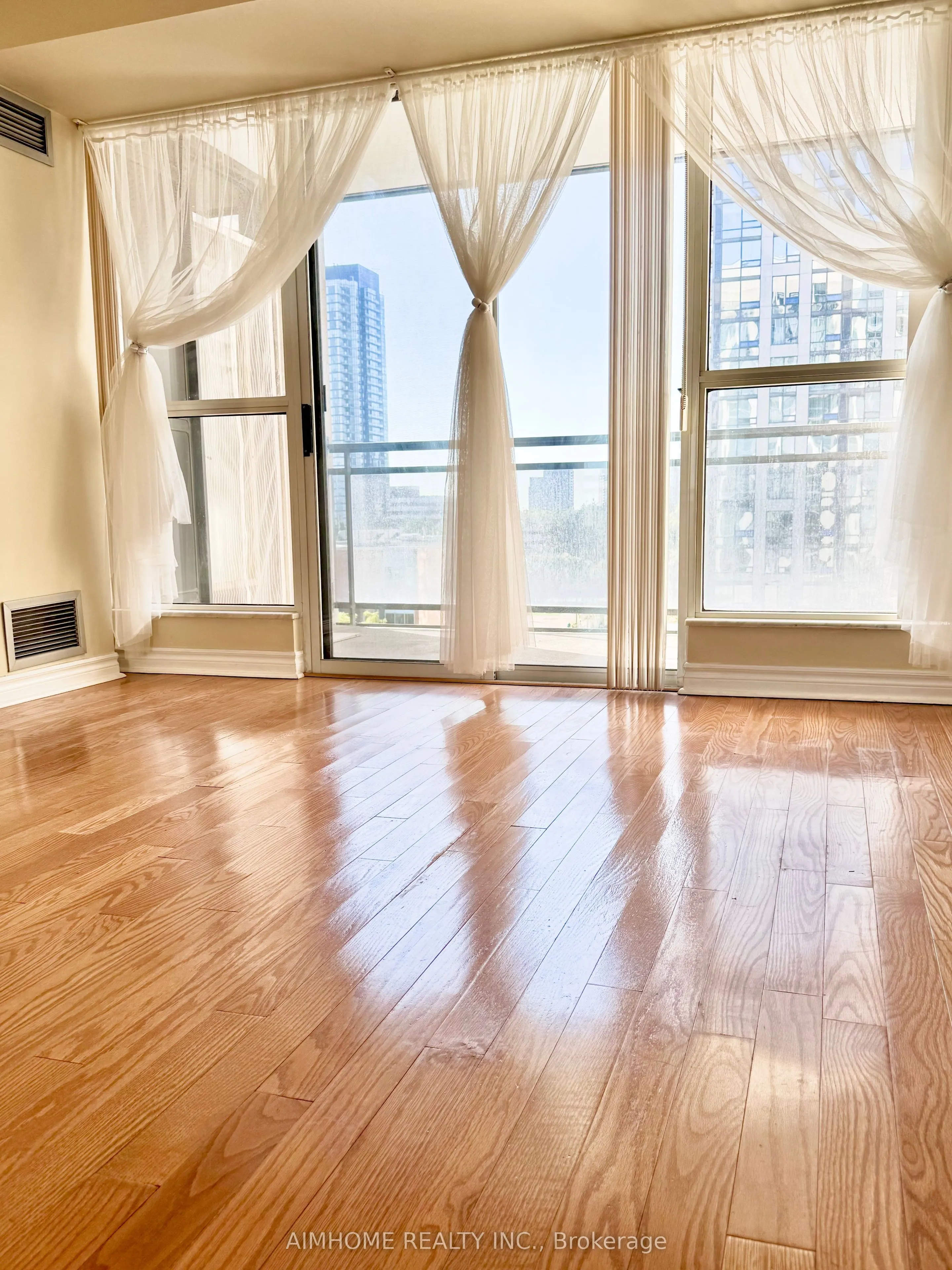 28 Hollywood Avenue, #708