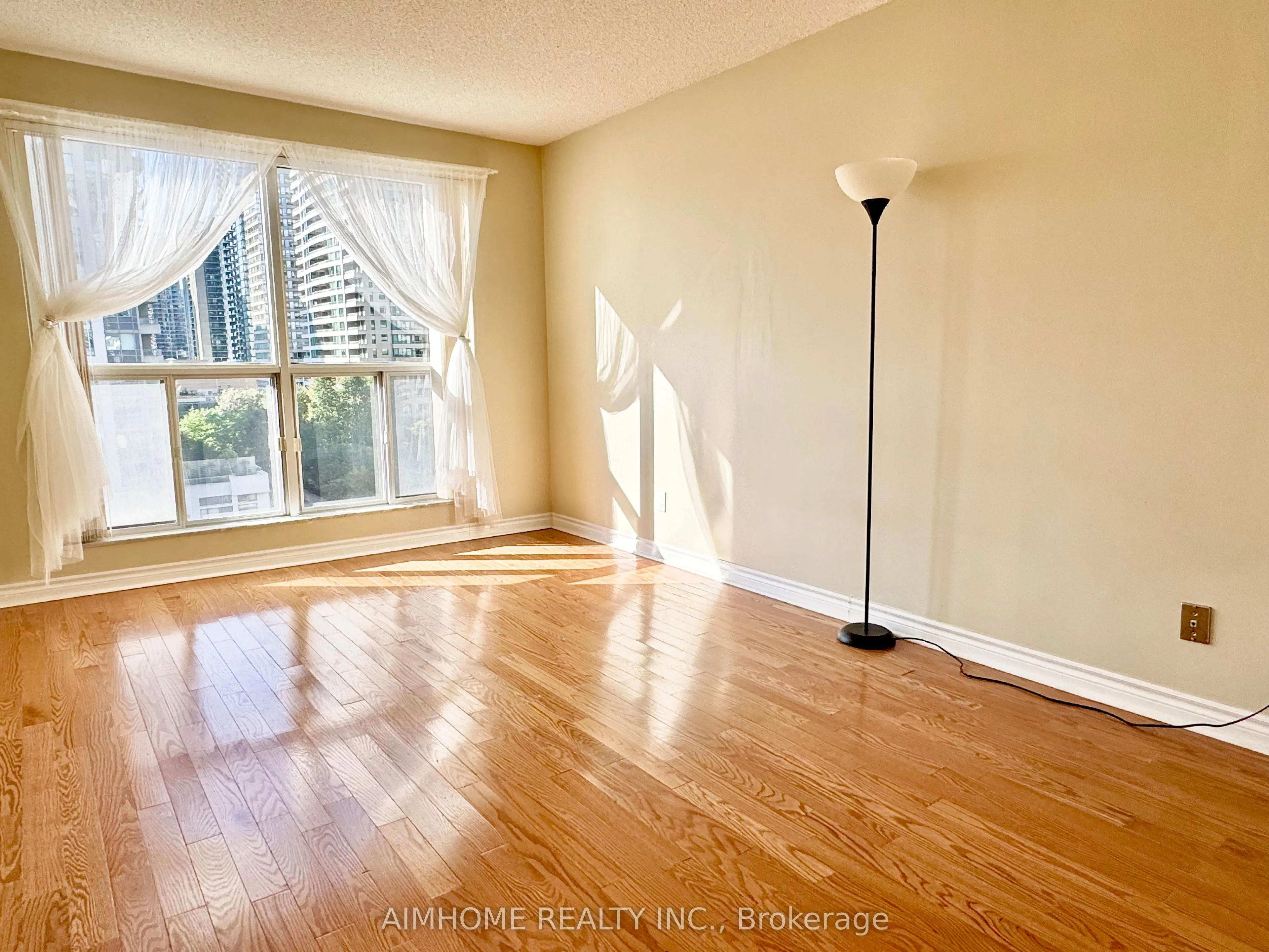 28 Hollywood Avenue, #708