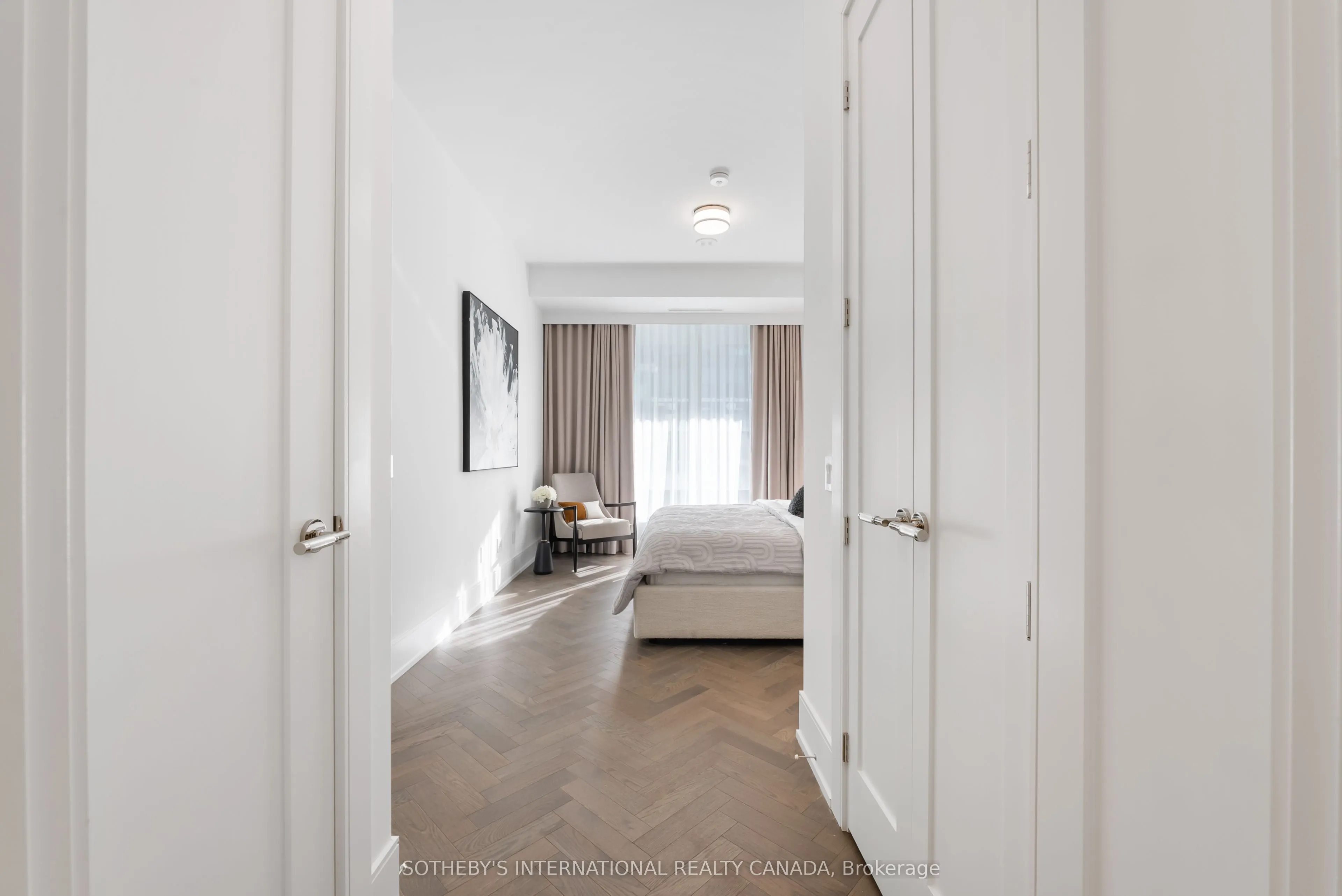 455 Wellington Street W, #1105