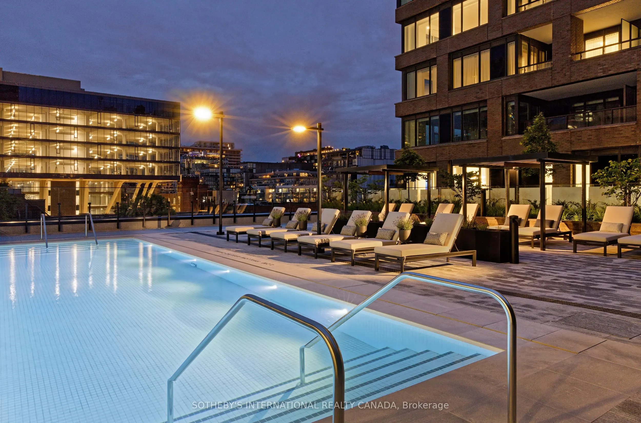455 Wellington Street W, #1105