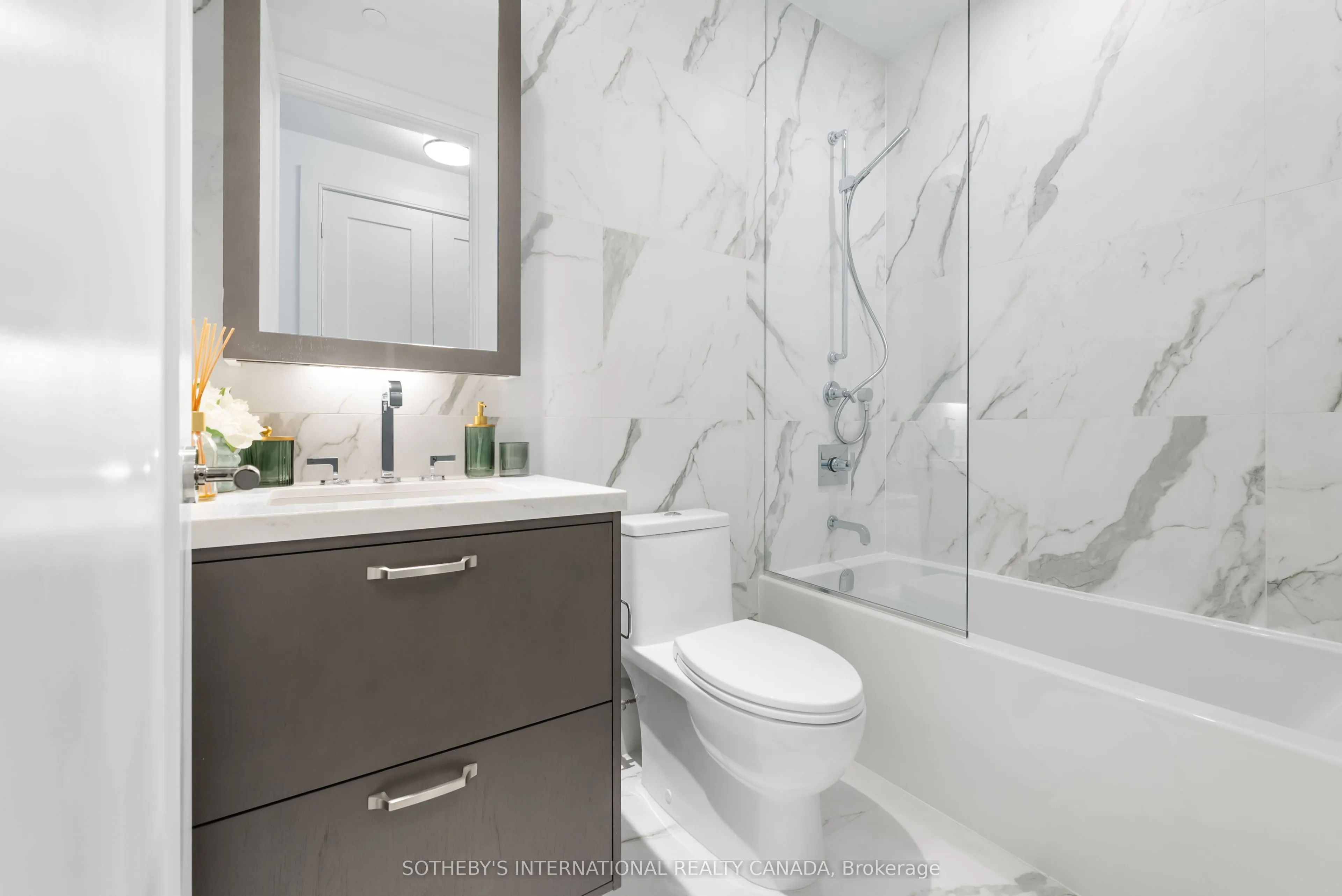 455 Wellington Street W, #1105