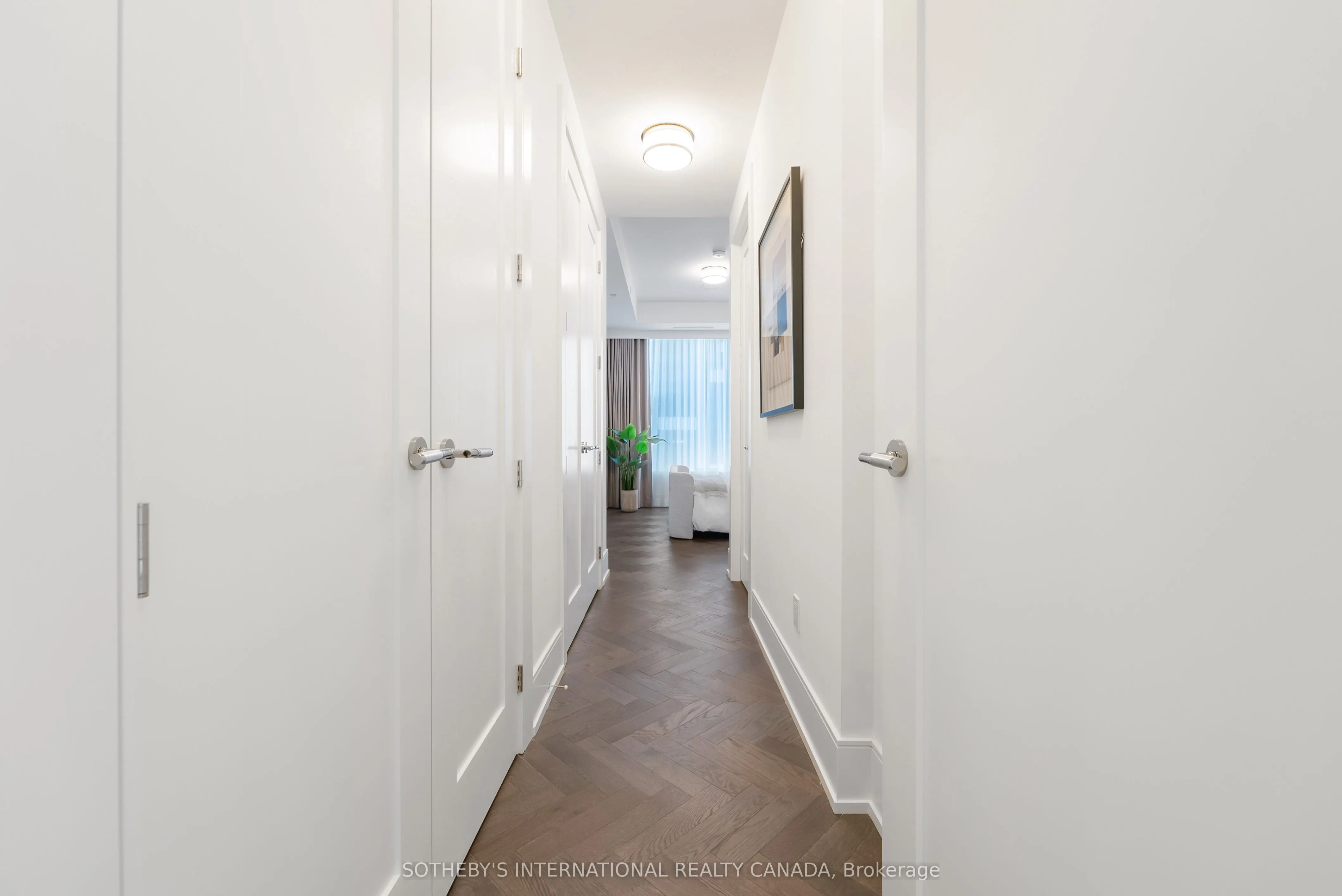 455 Wellington Street W, #1105
