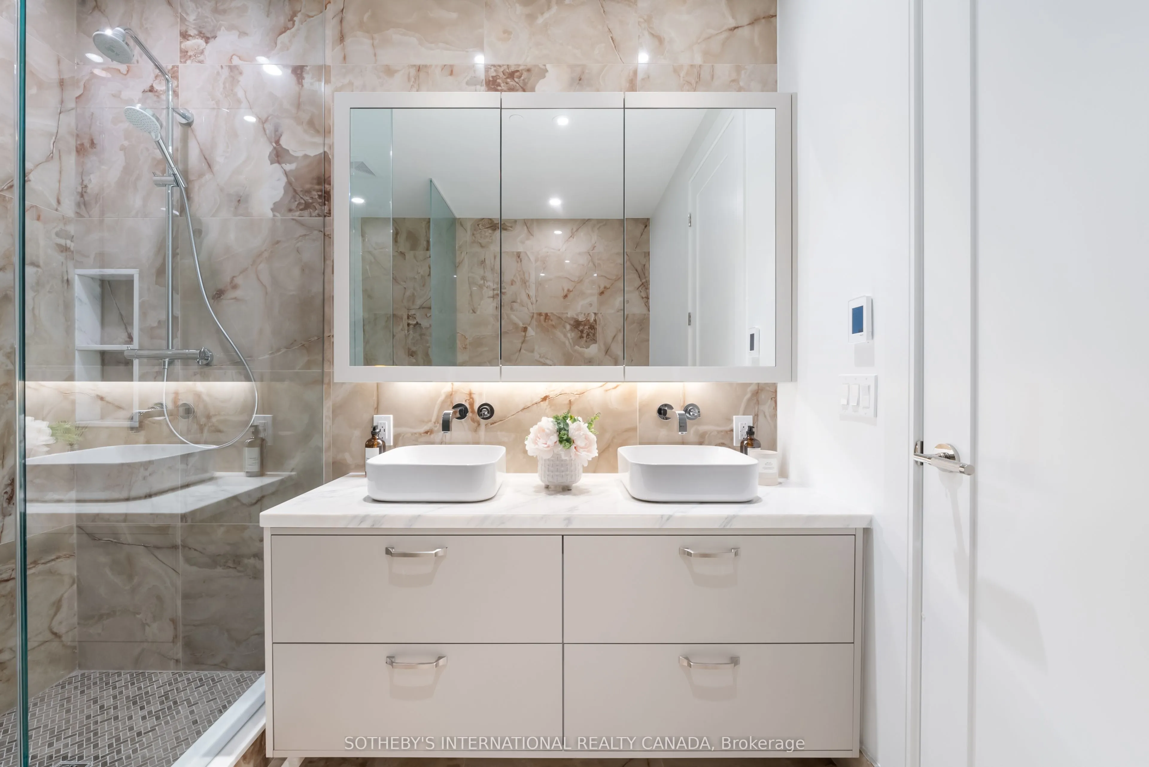455 Wellington Street W, #1105