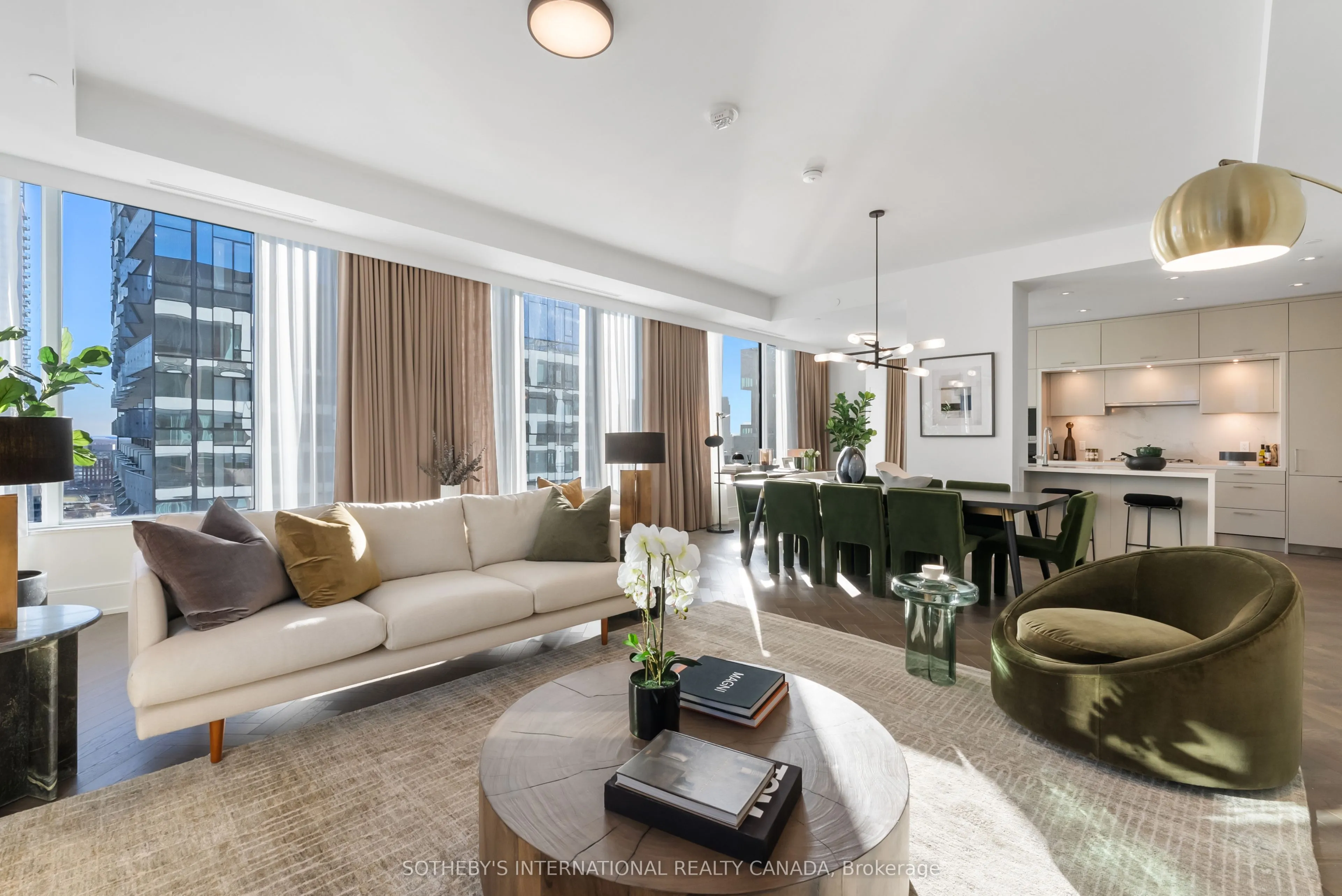 455 Wellington Street W, #1105