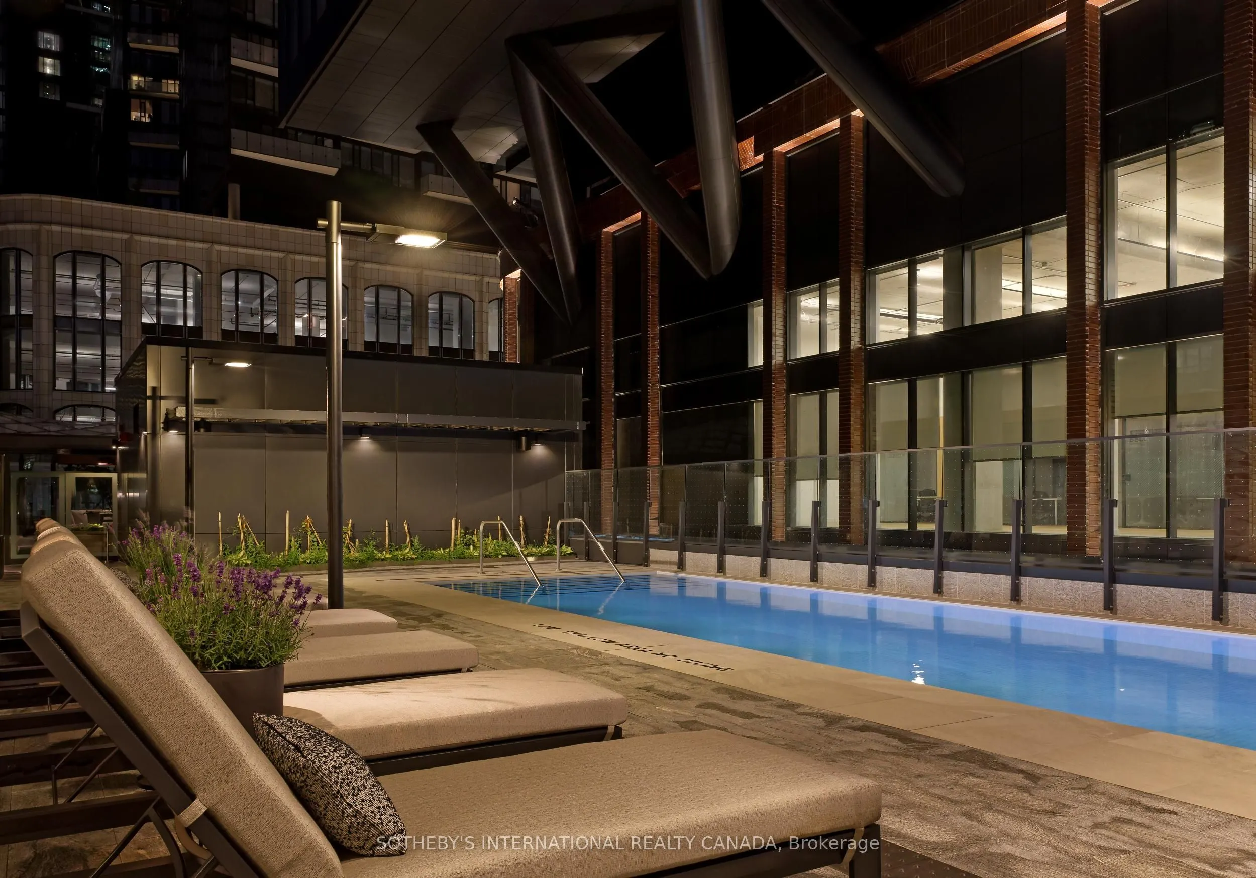455 Wellington Street W, #1105