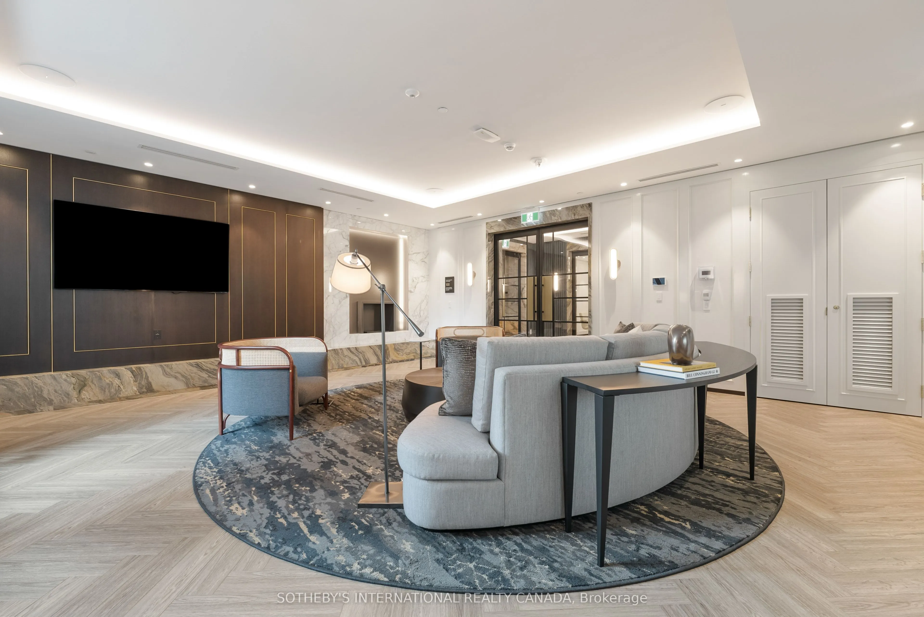455 Wellington Street W, #1105