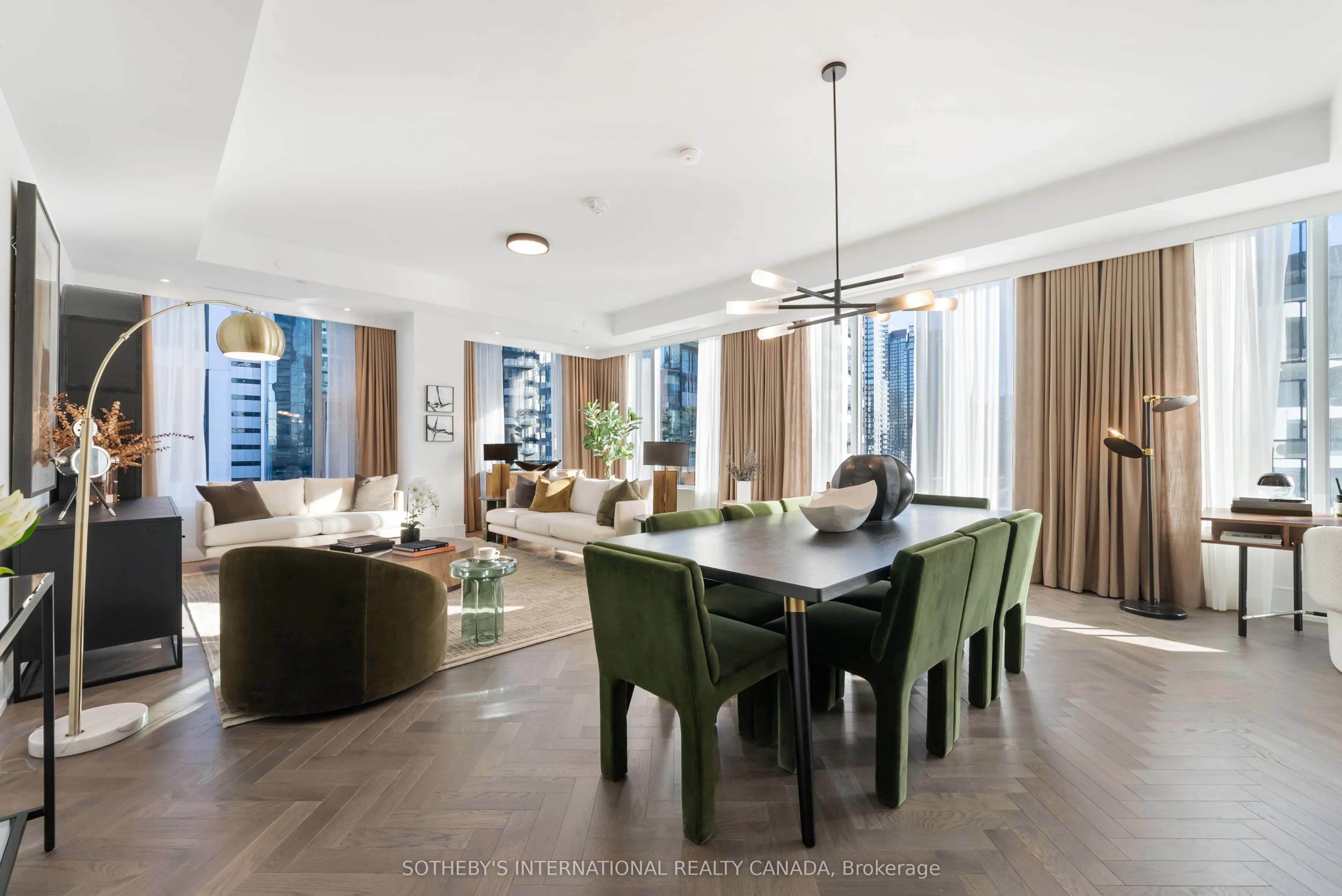 455 Wellington Street W, #1105