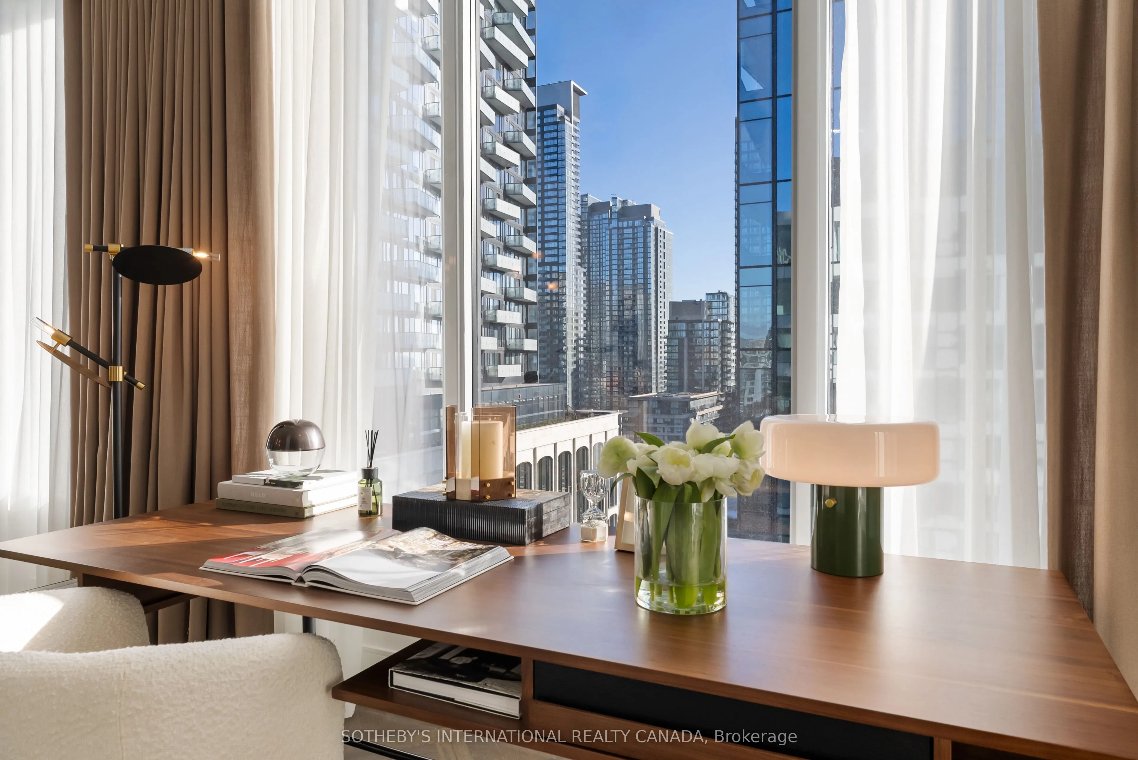 455 Wellington Street W, #1105