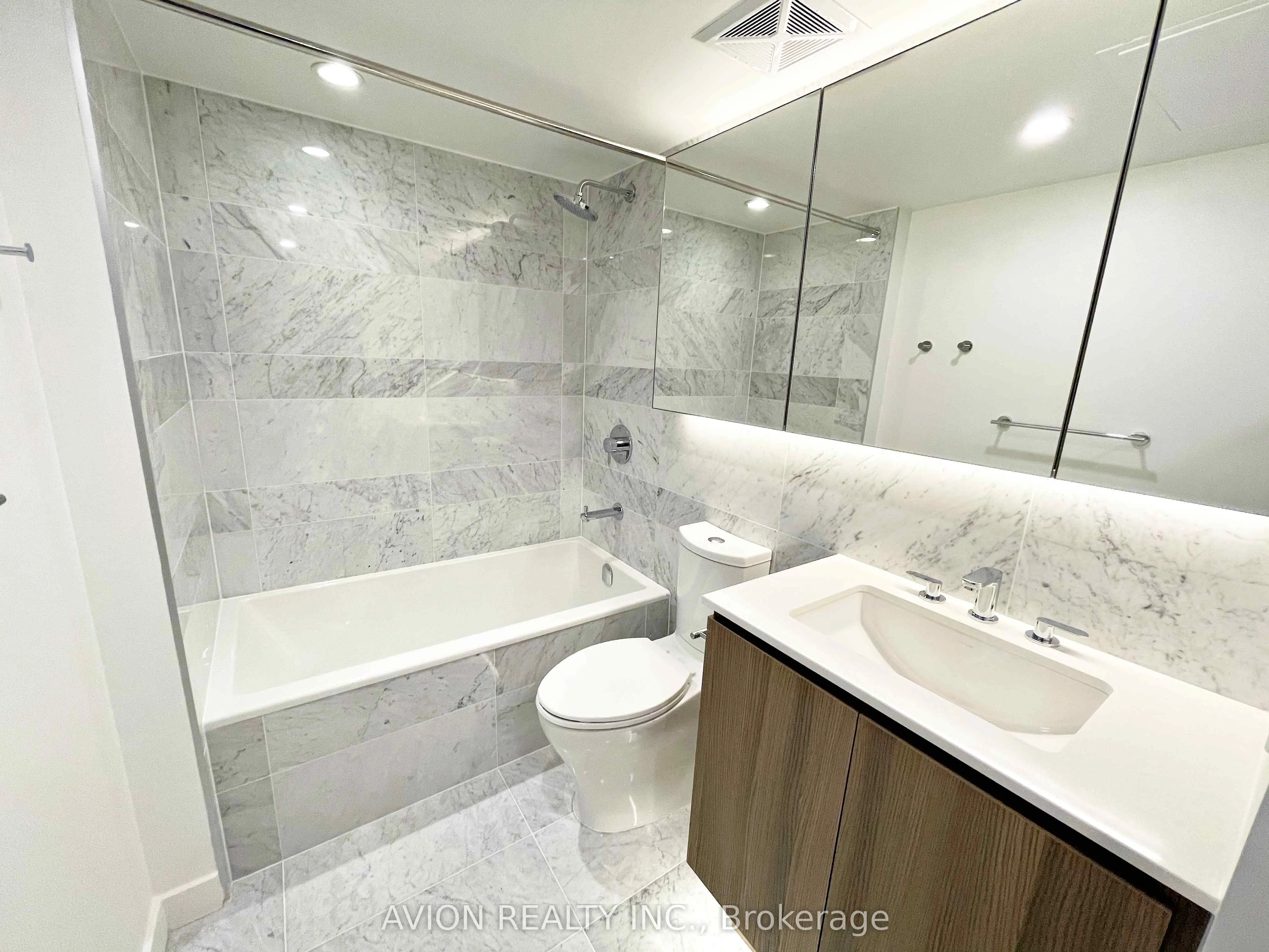 17 Bathurst Street, #2516