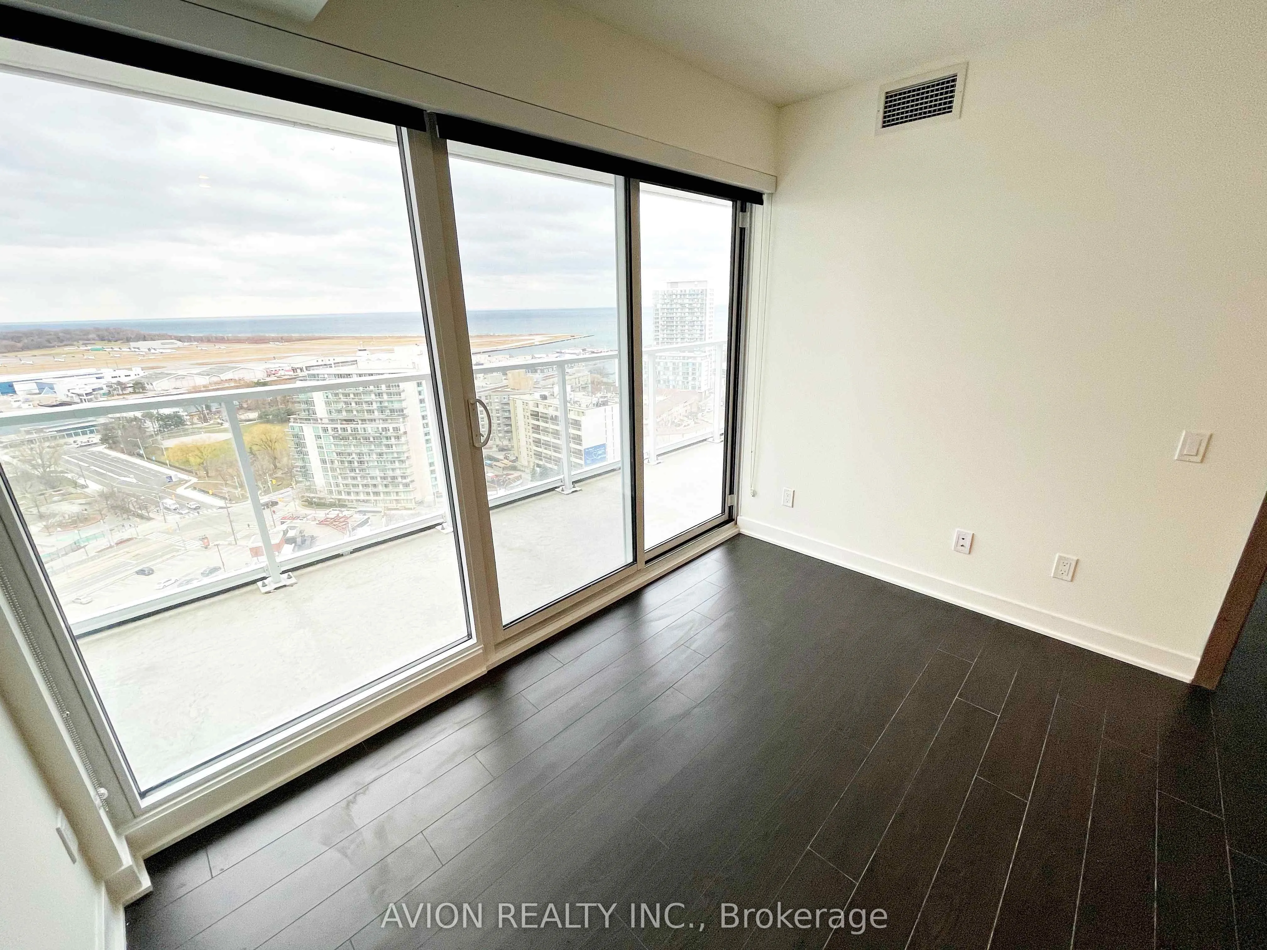 17 Bathurst Street, #2516