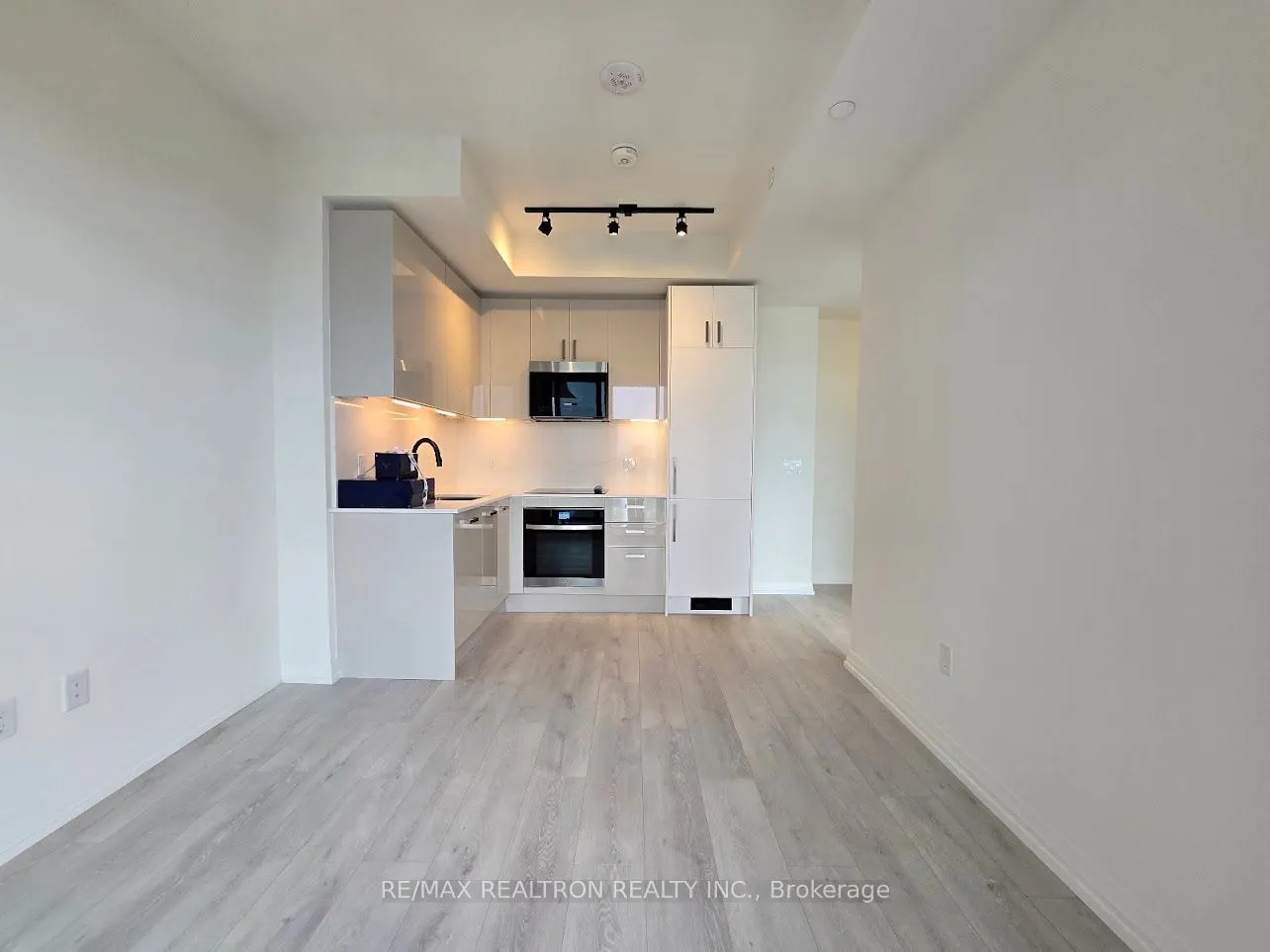 280 Dundas Street W, #2813