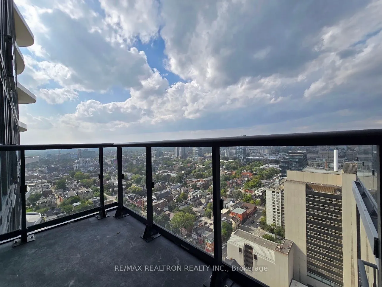 280 Dundas Street W, #2813
