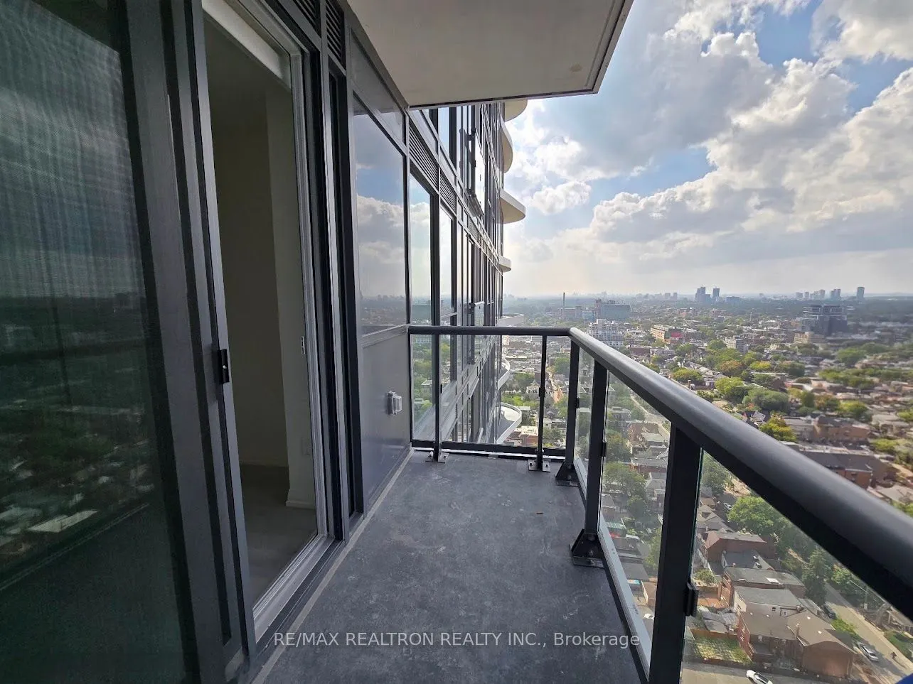 280 Dundas Street W, #2813