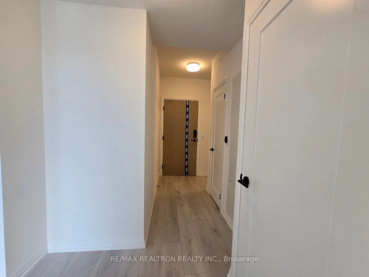 280 Dundas Street W, #2813