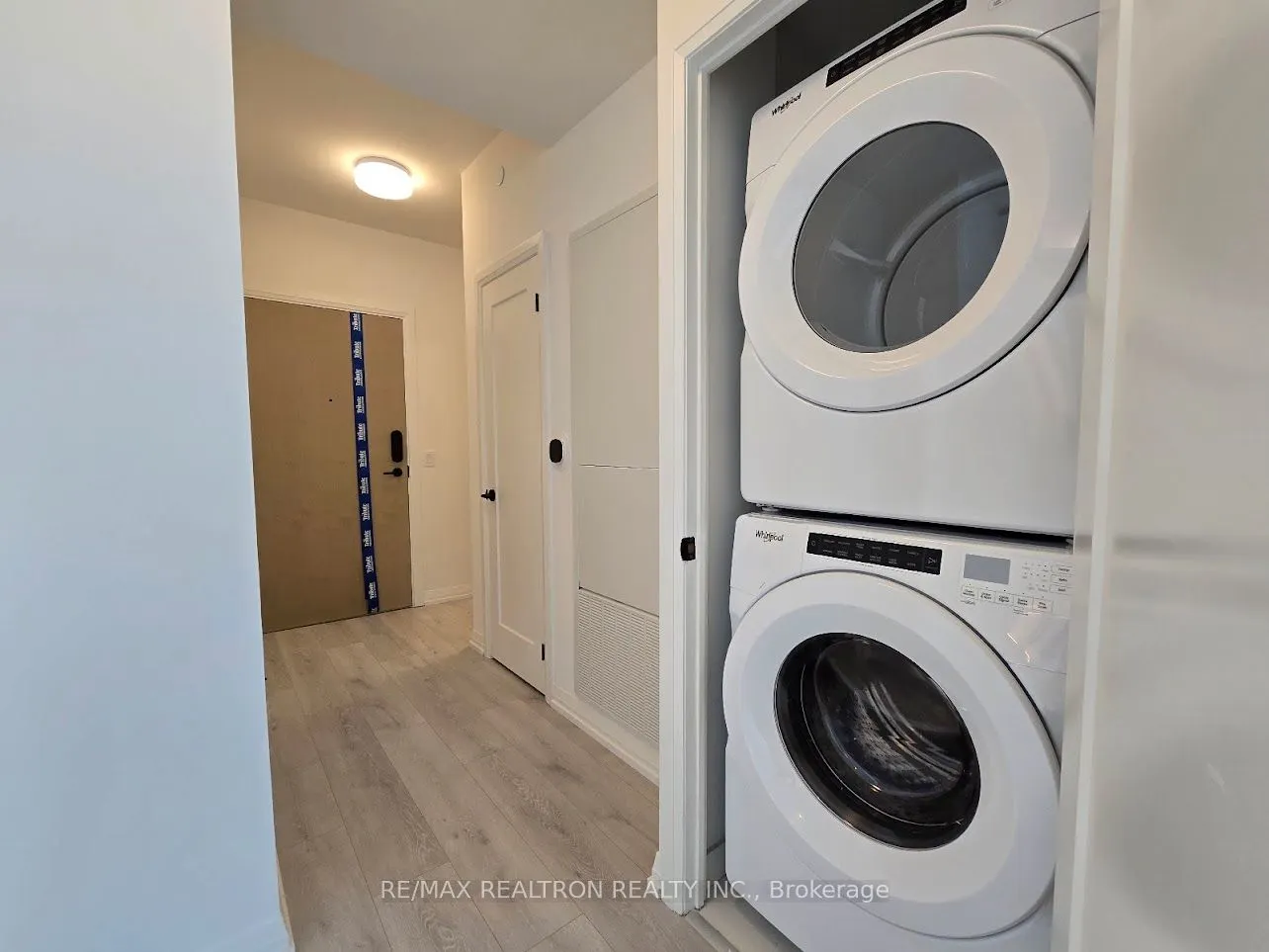 280 Dundas Street W, #2813