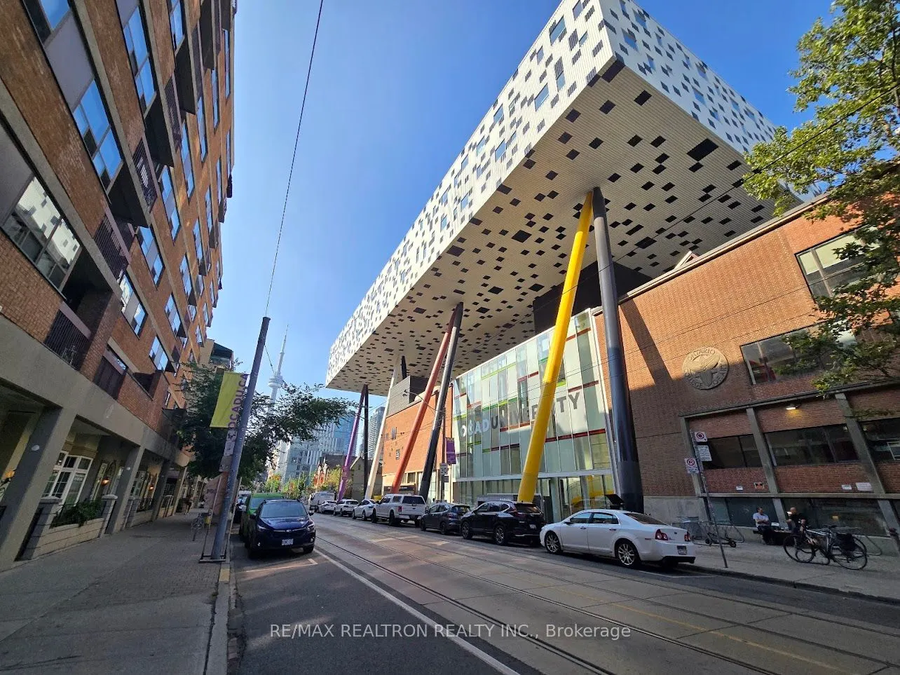 280 Dundas Street W, #2813