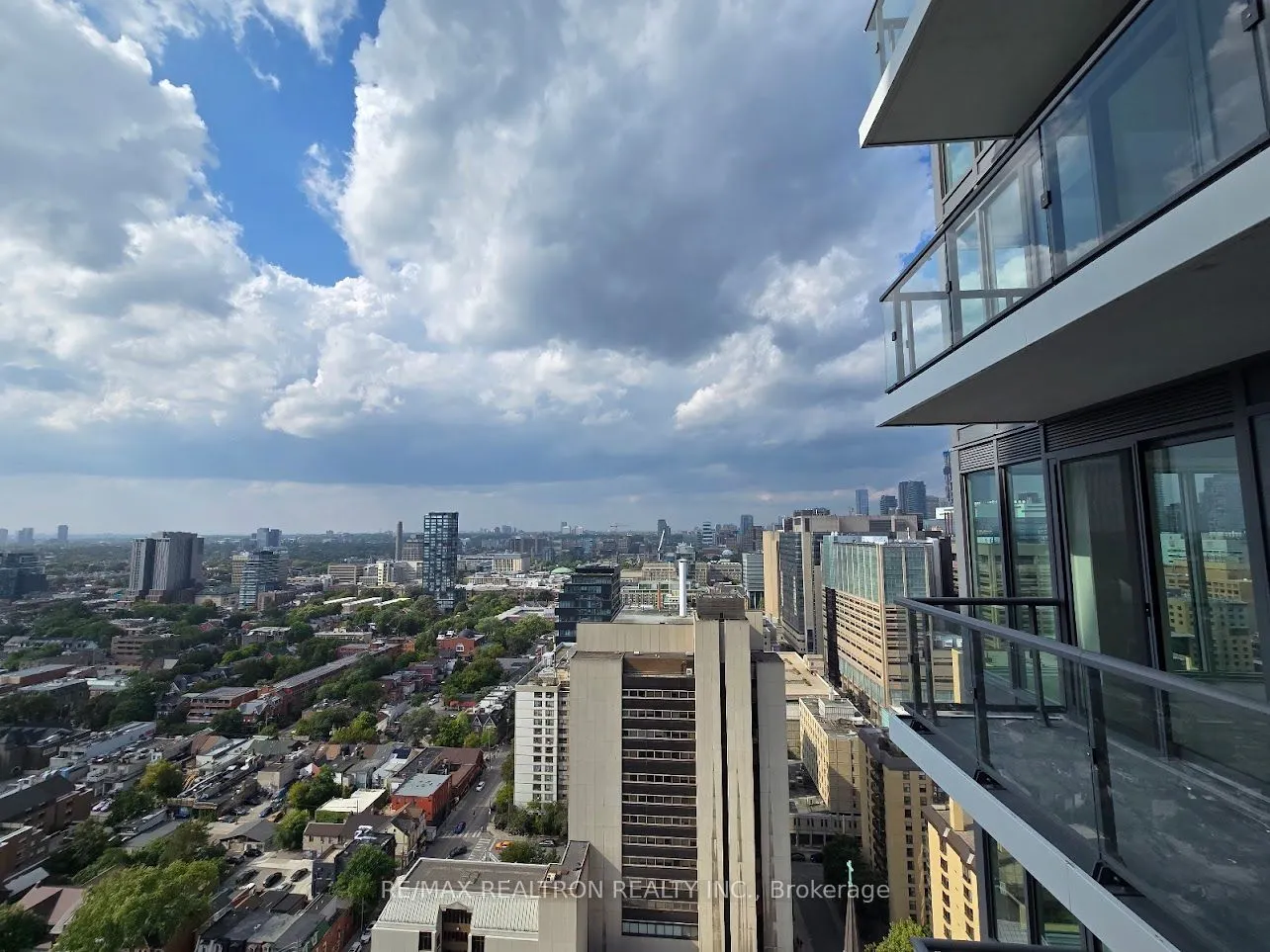 280 Dundas Street W, #2813