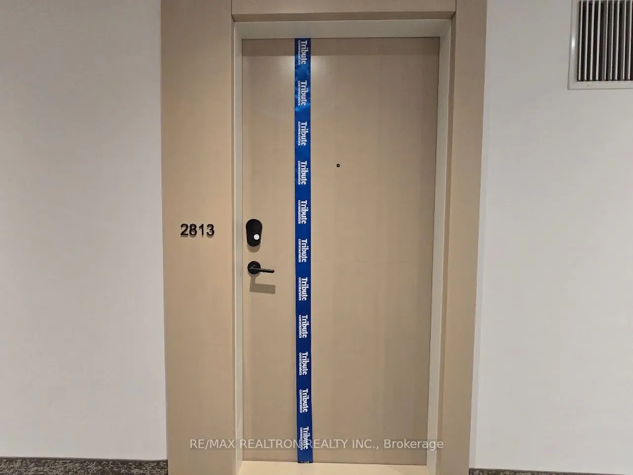 280 Dundas Street W, #2813