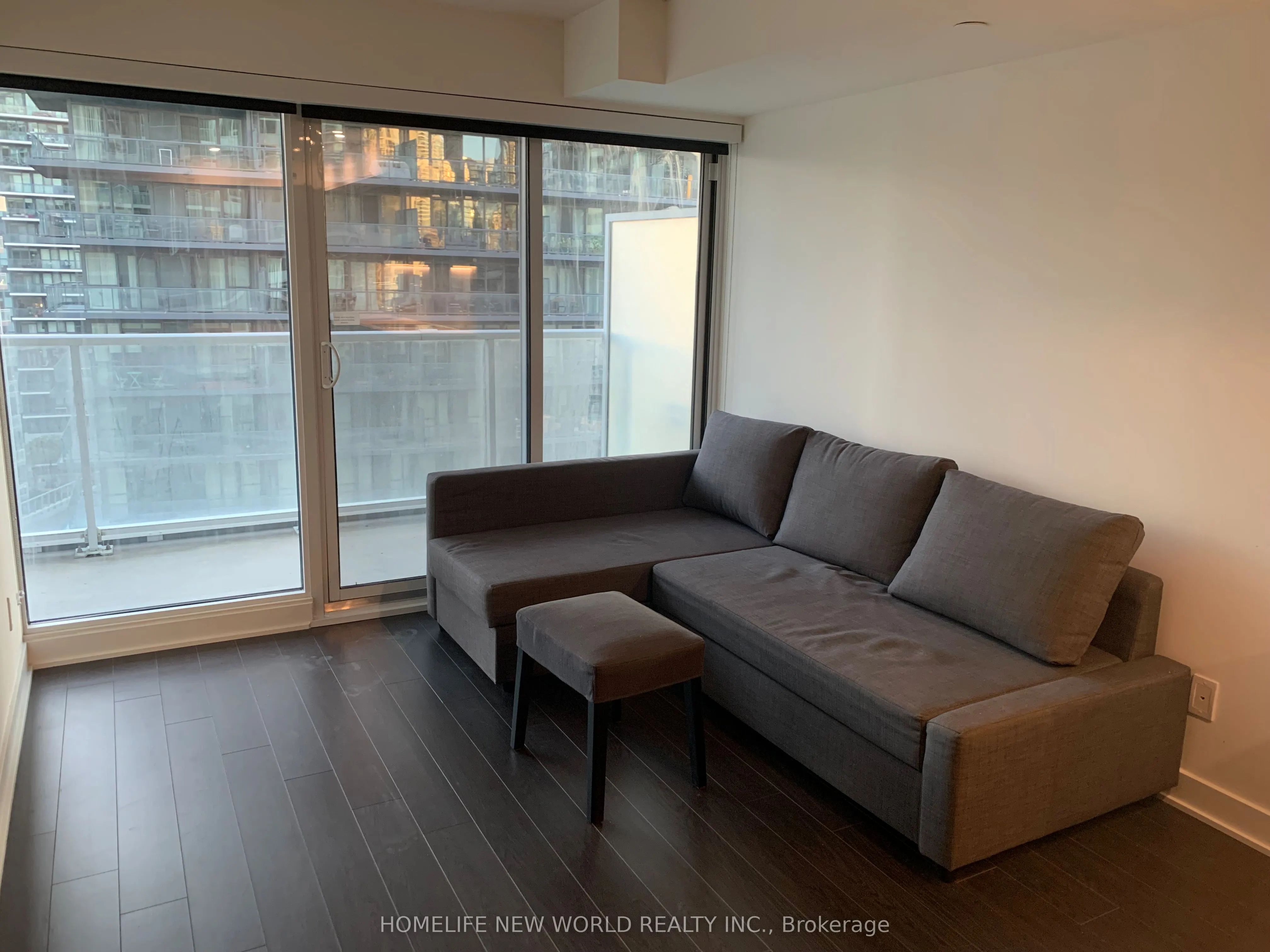 19 Bathurst Street, #1701