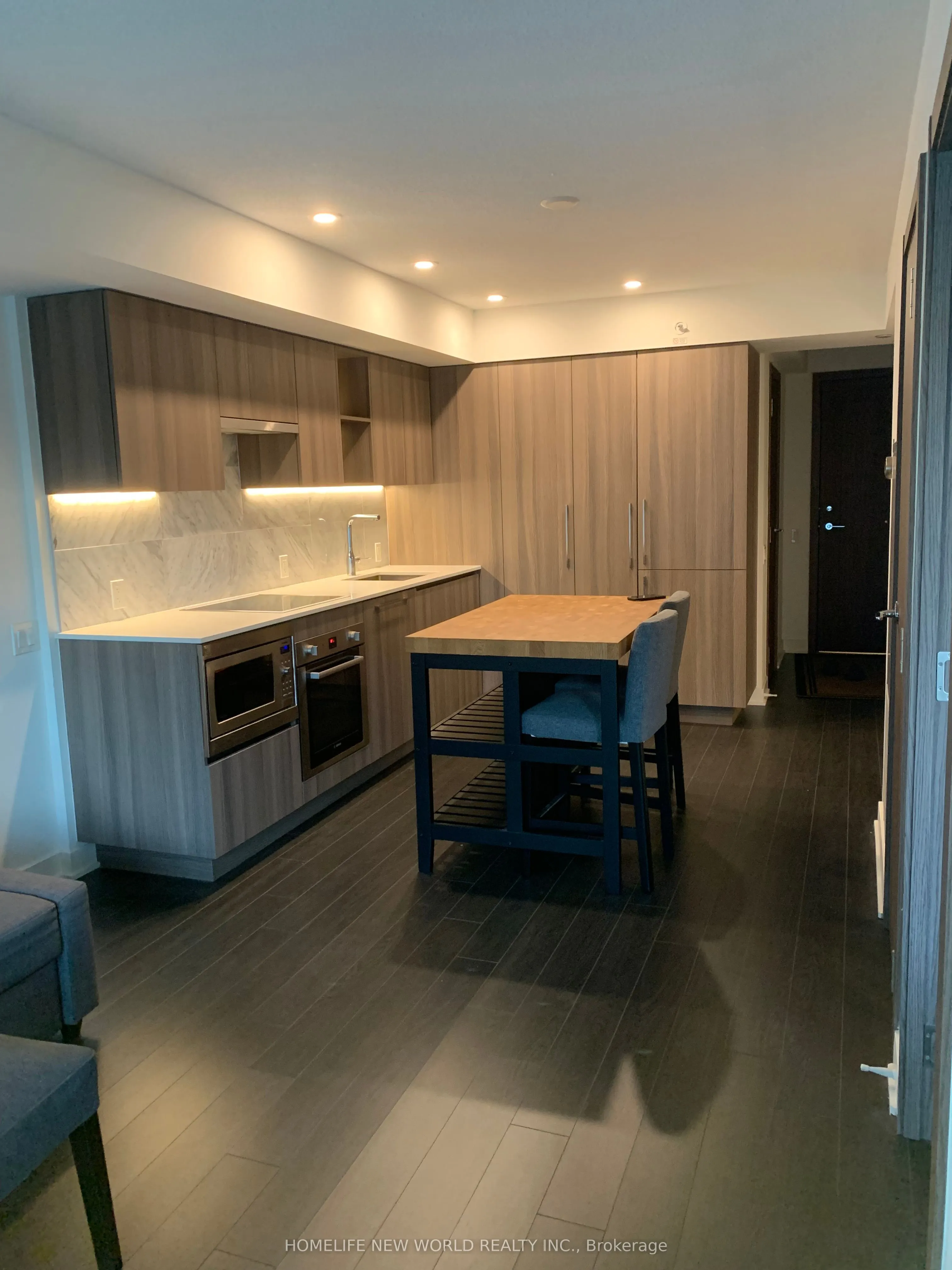 19 Bathurst Street, #1701