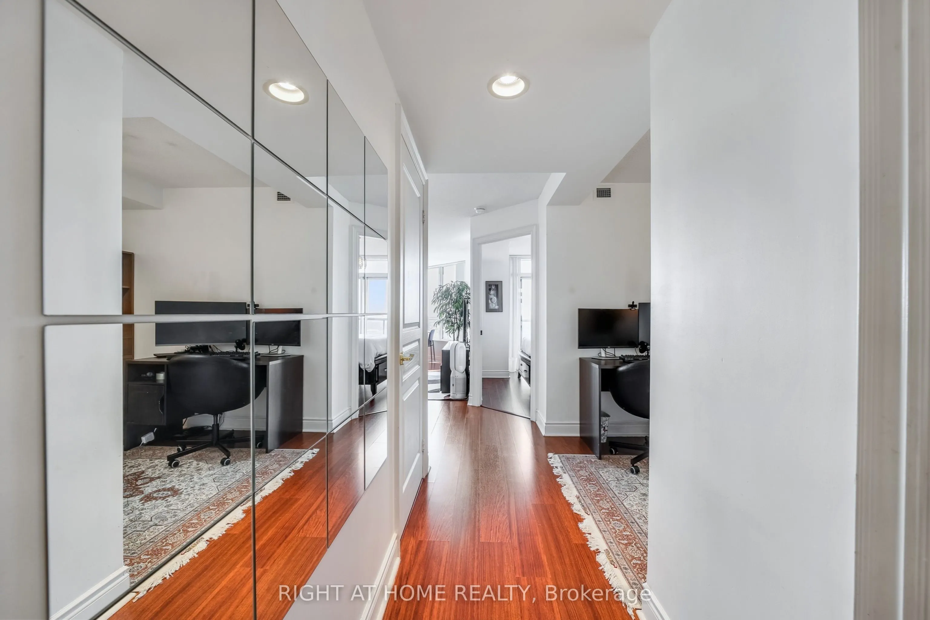10 Northtown Way, #2606