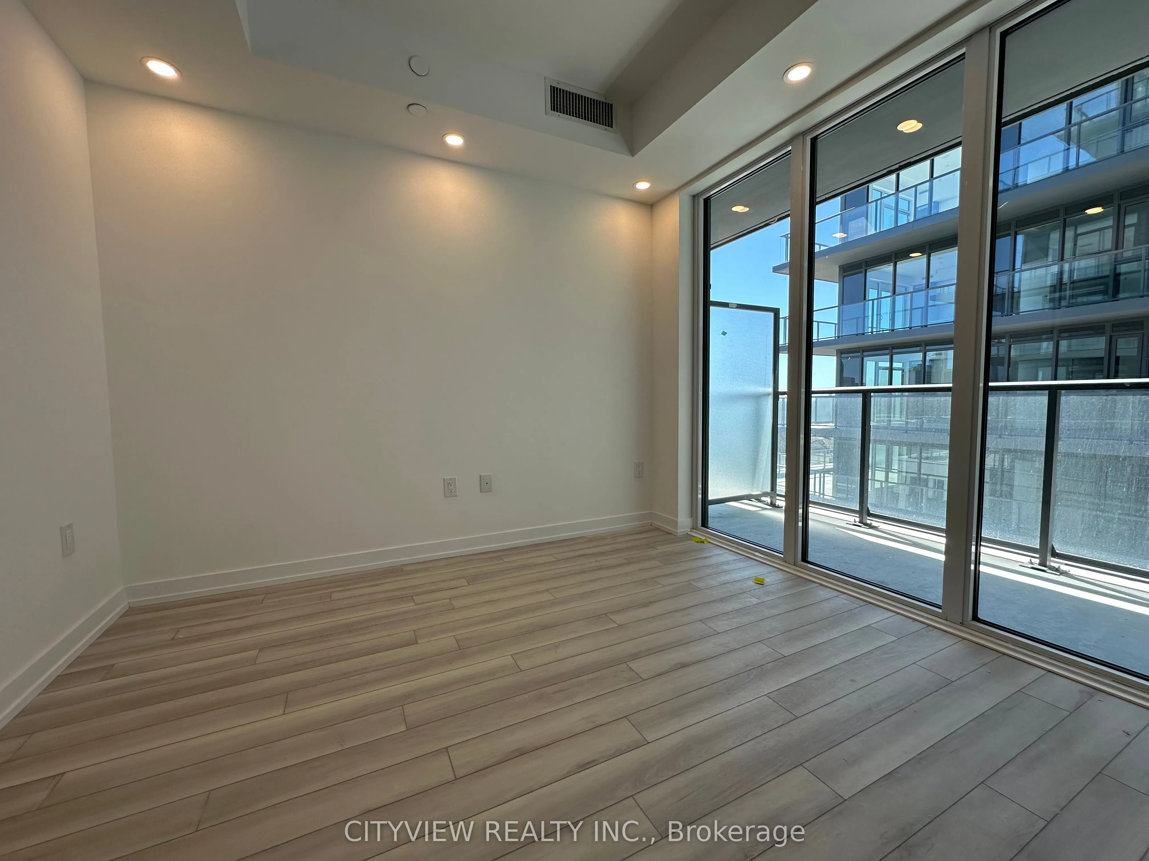 500 Dupont Street, #518