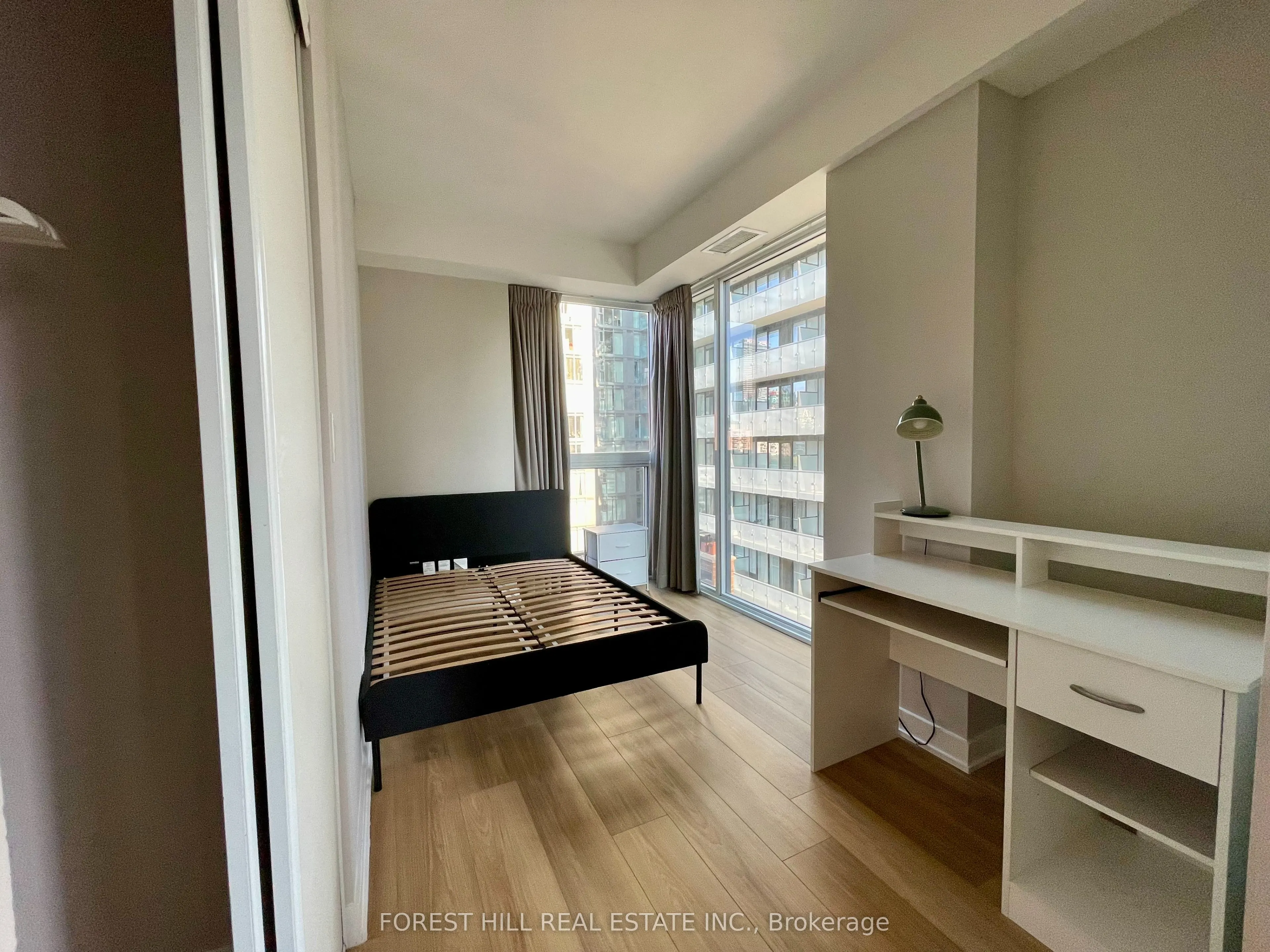 17 Dundonald Street, #908
