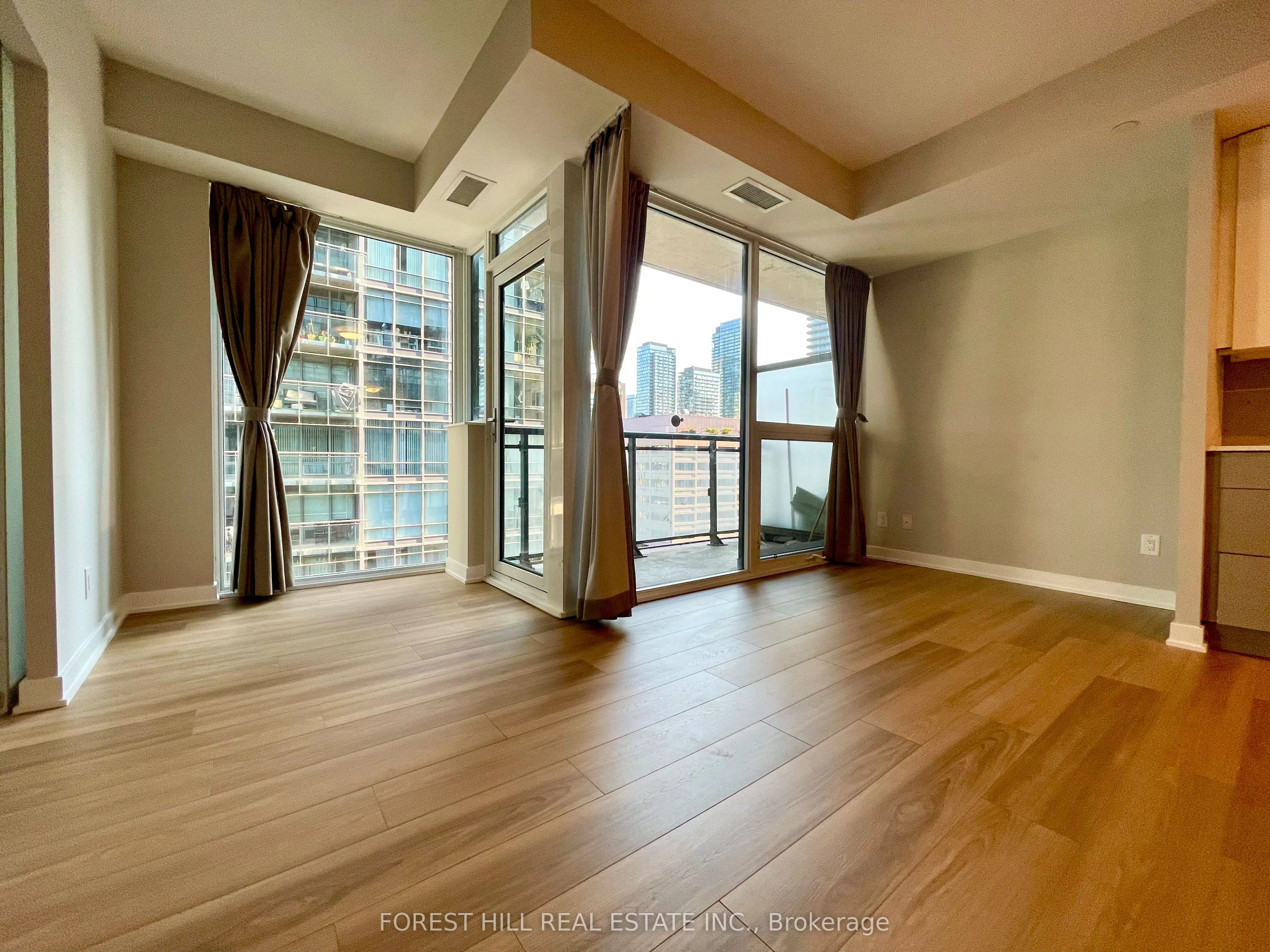 17 Dundonald Street, #908