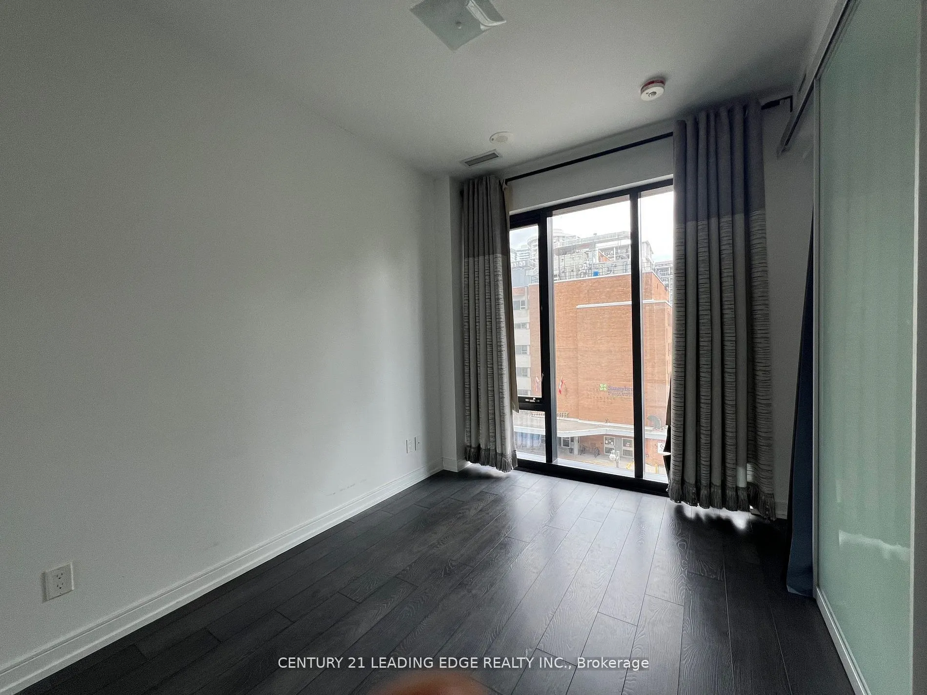 28 Wellesley Street E, #405