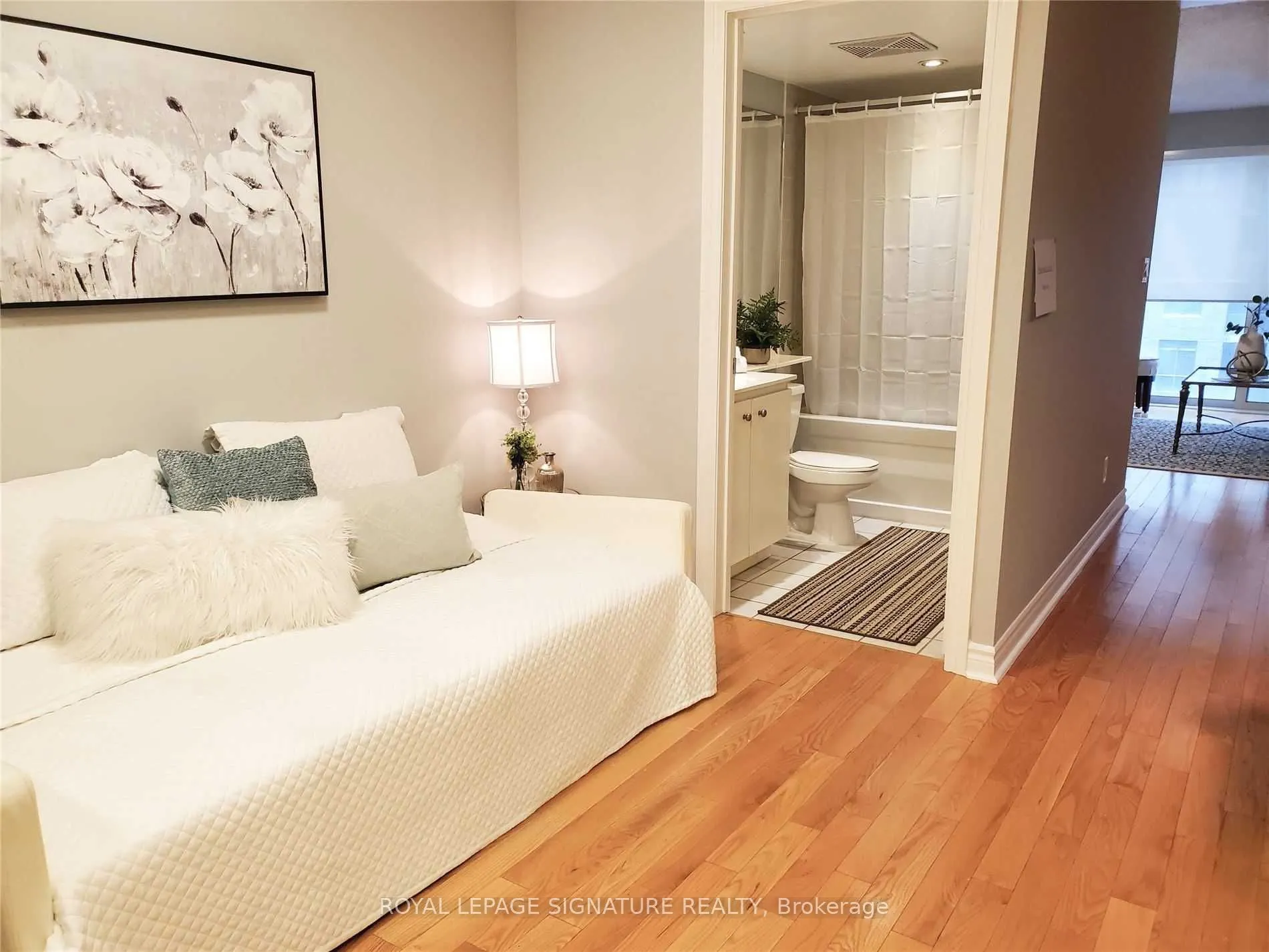 270 Wellington Street, #722