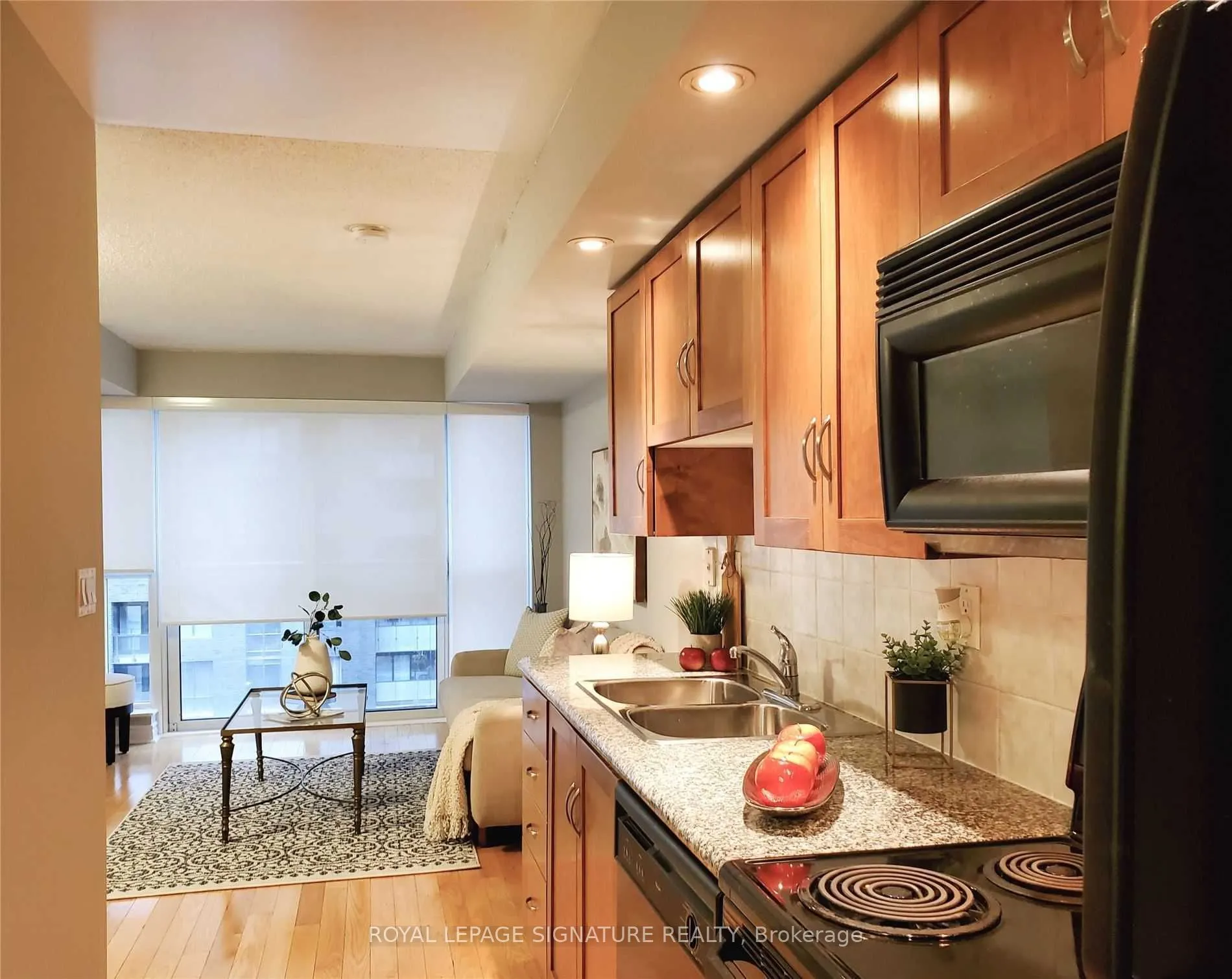 270 Wellington Street, #722