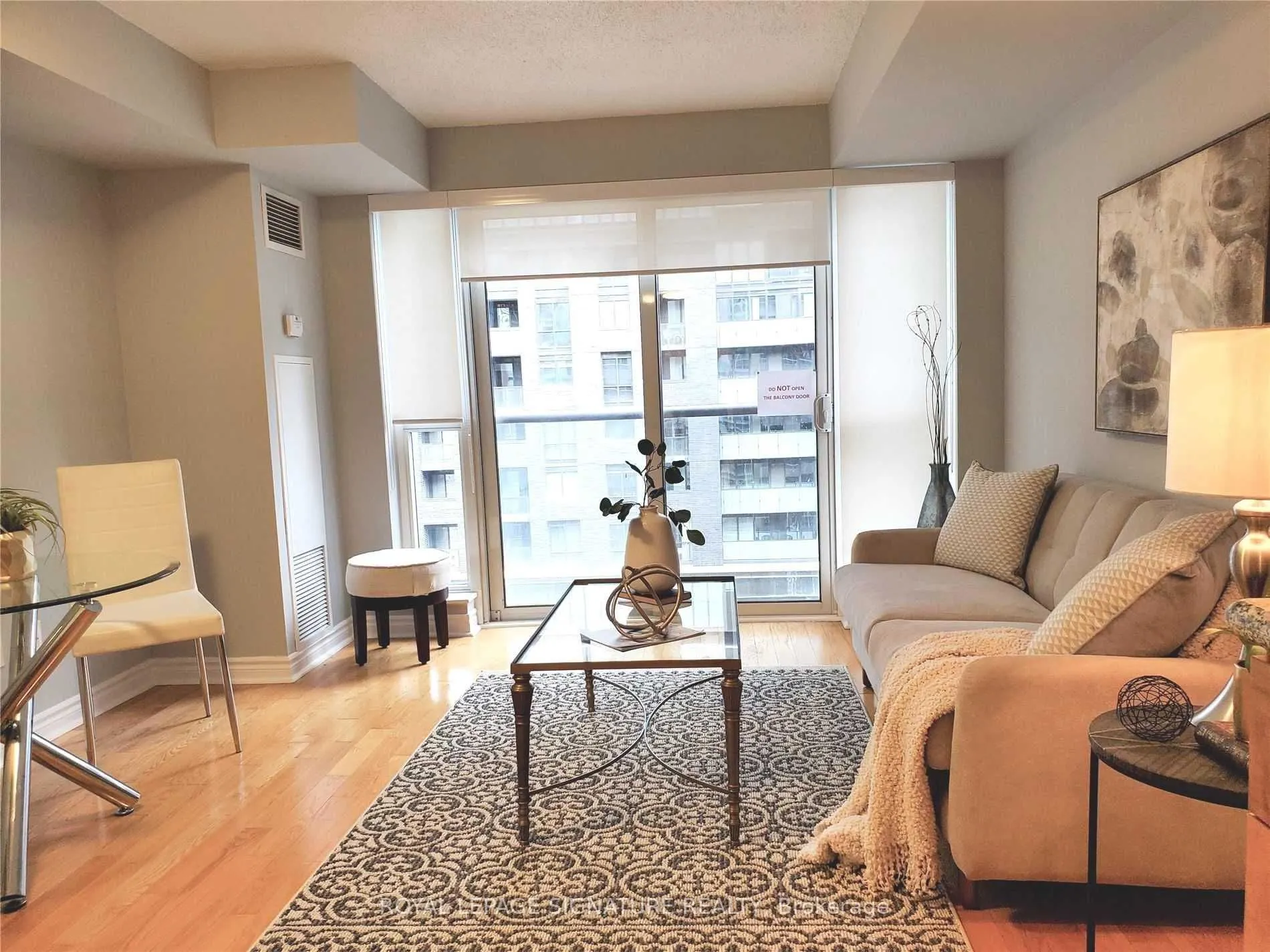 270 Wellington Street, #722