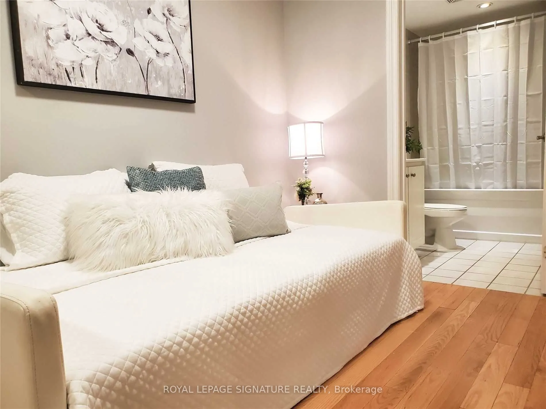 270 Wellington Street, #722