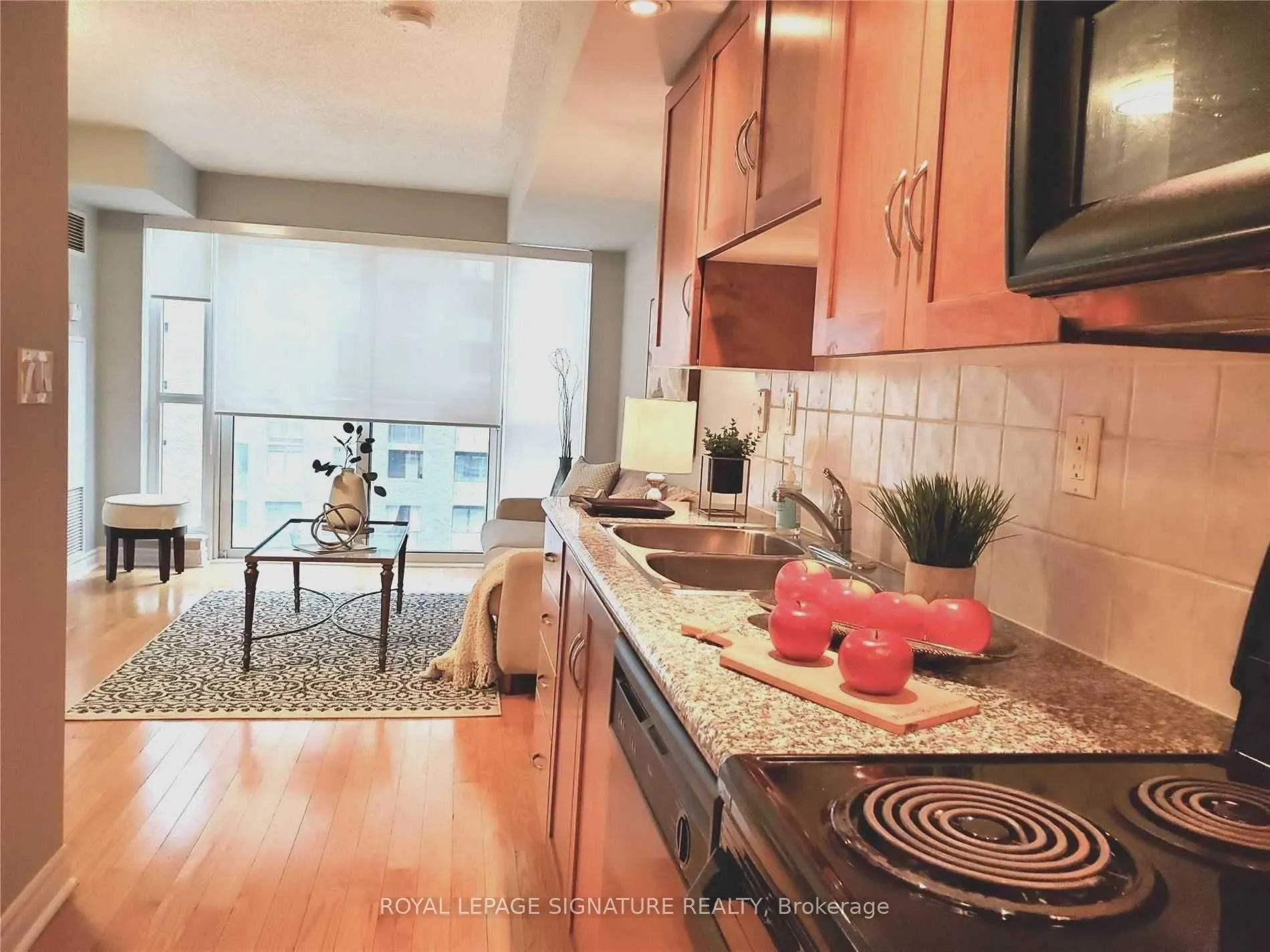 270 Wellington Street, #722