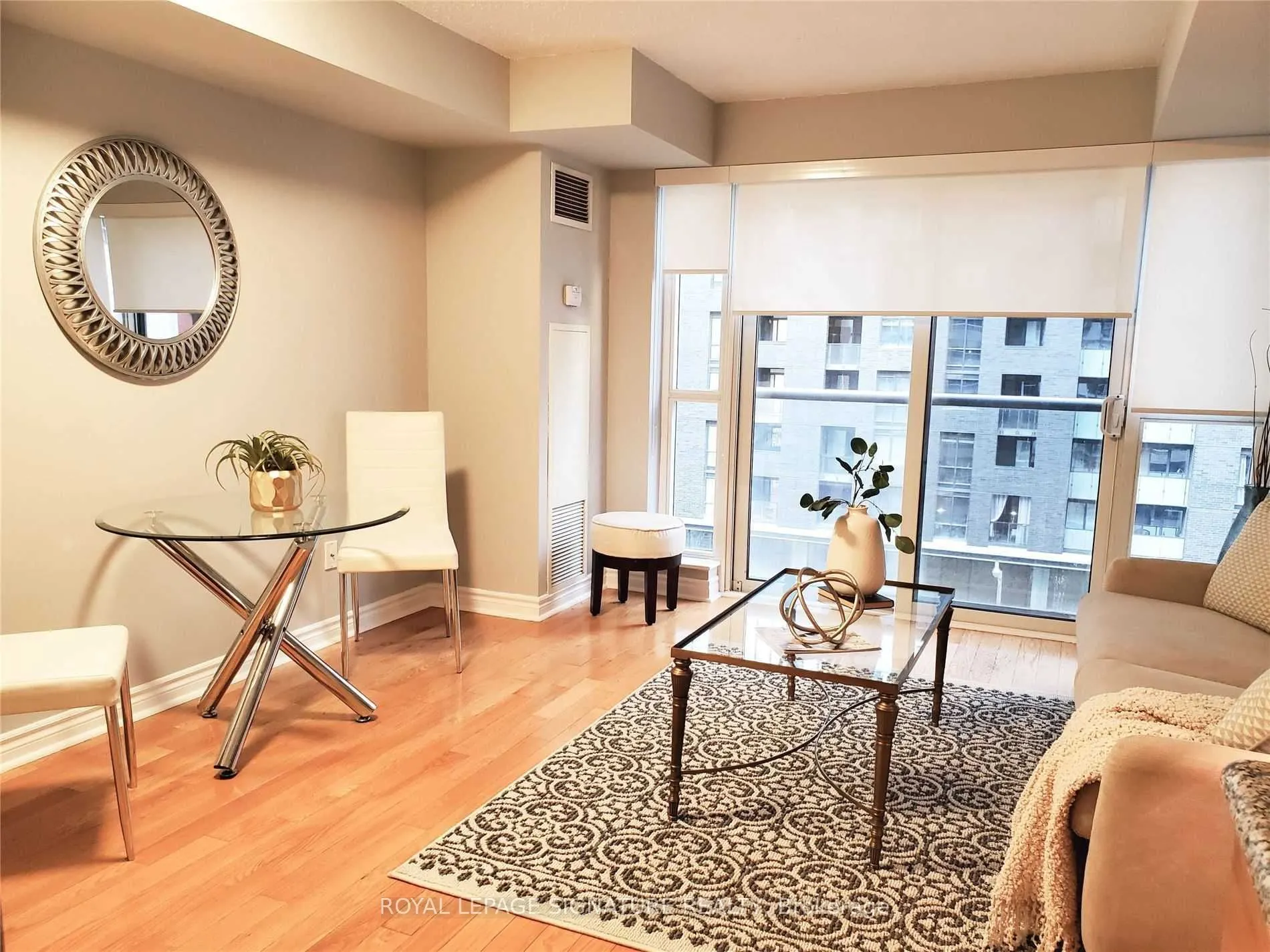 270 Wellington Street, #722