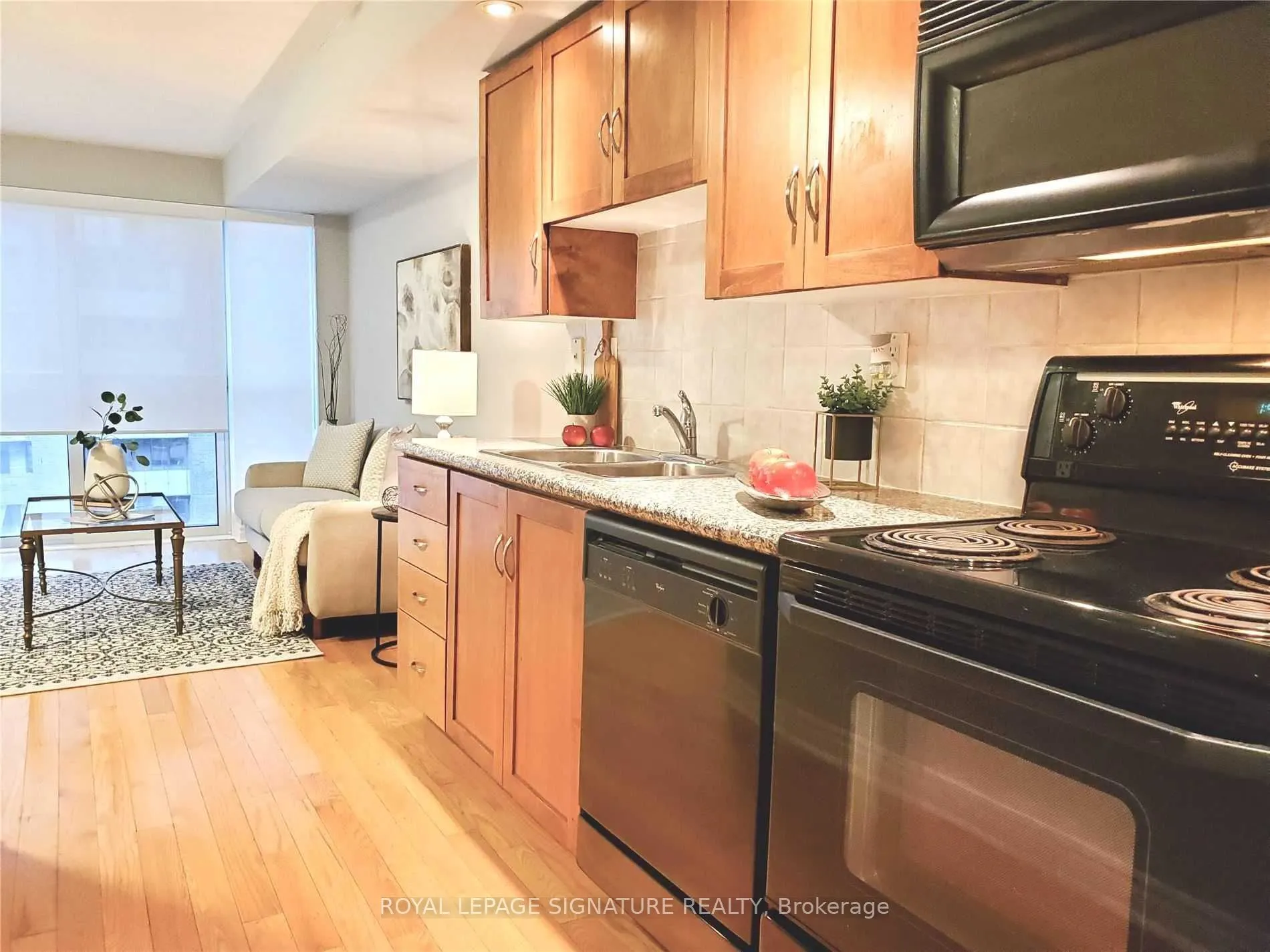 270 Wellington Street, #722