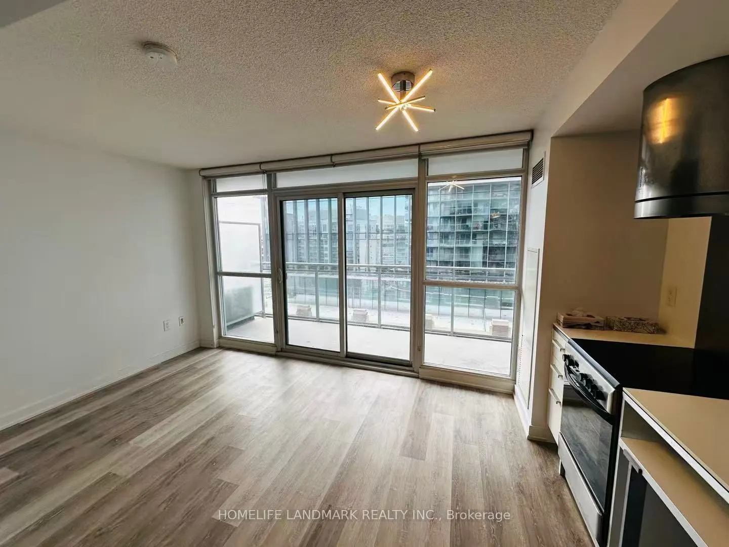 38 Dan Leckie Way, #1002