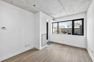 400 Wellington Street W, #501