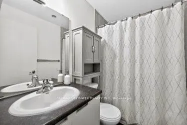 400 Wellington Street W, #501
