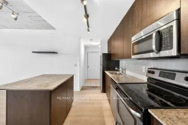 400 Wellington Street W, #501