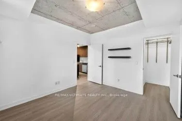 400 Wellington Street W, #501