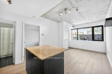 400 Wellington Street W, #501