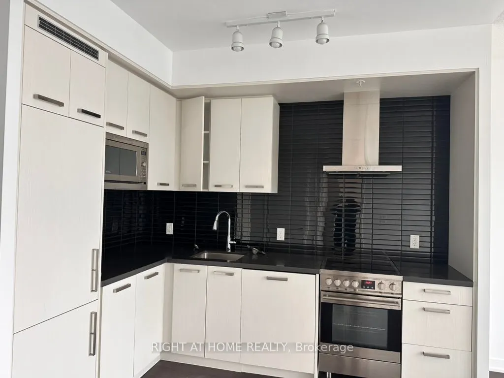 120 Bayview Avenue, #33