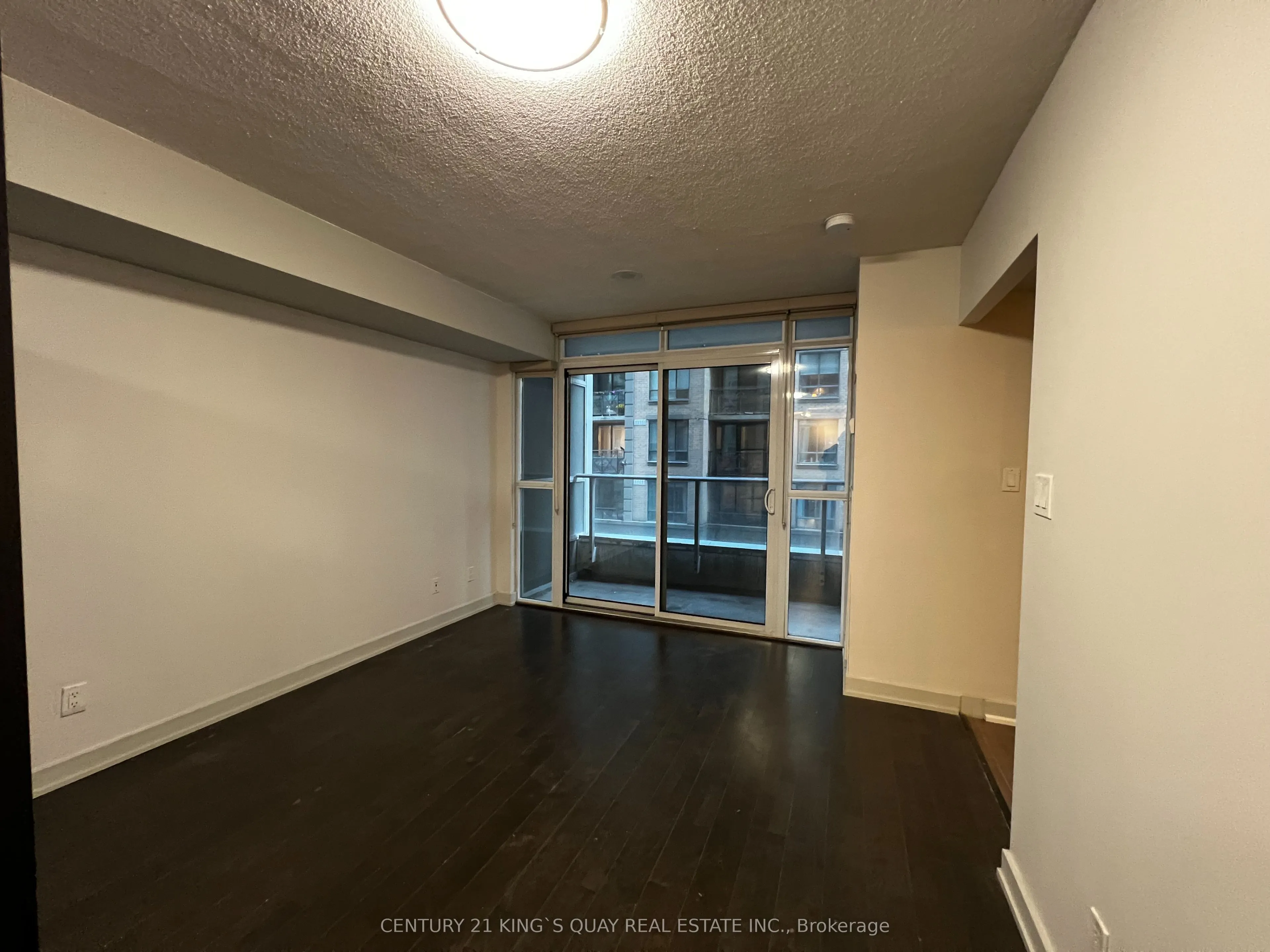 126 Simcoe Street, #407