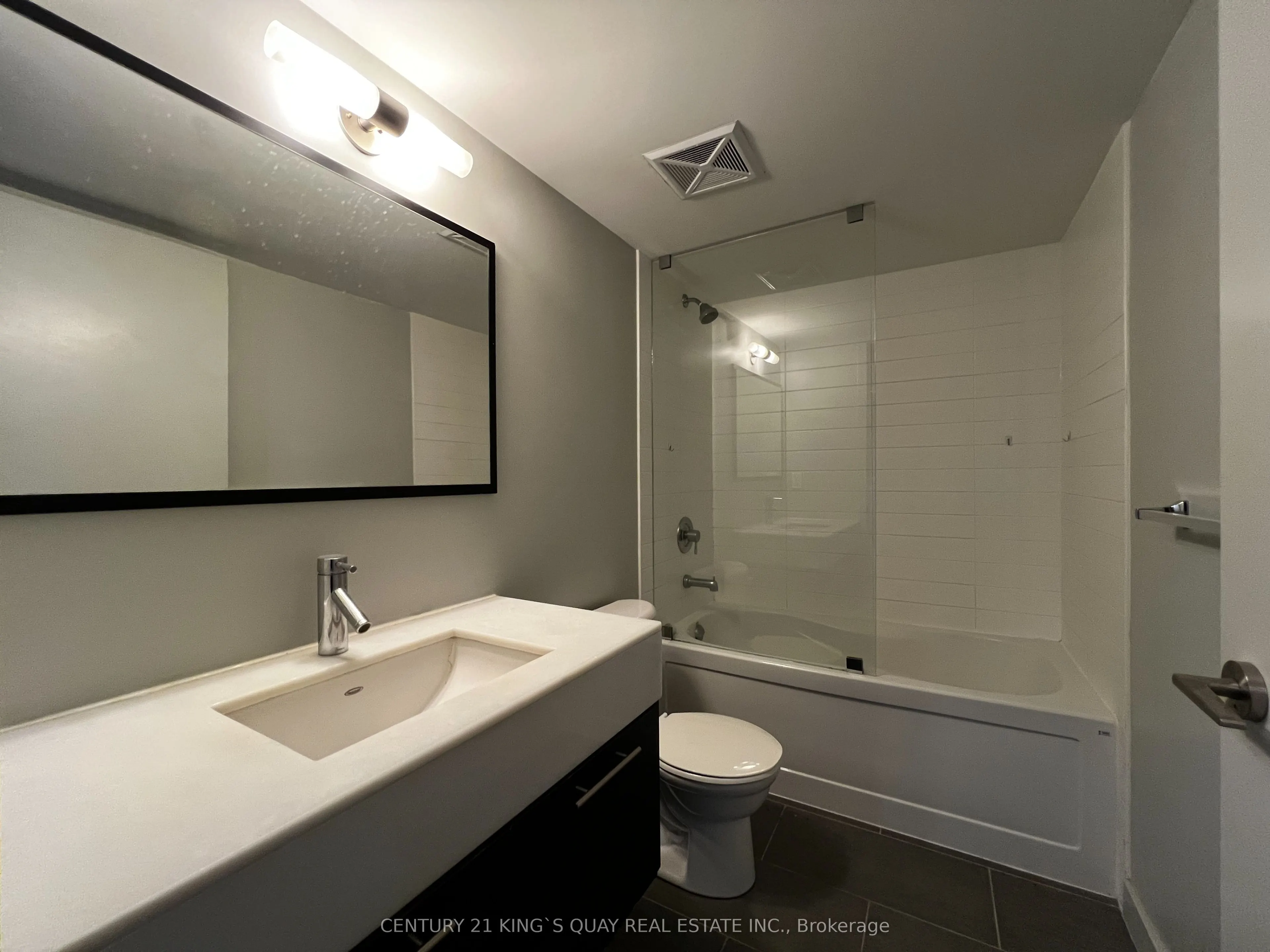 126 Simcoe Street, #407