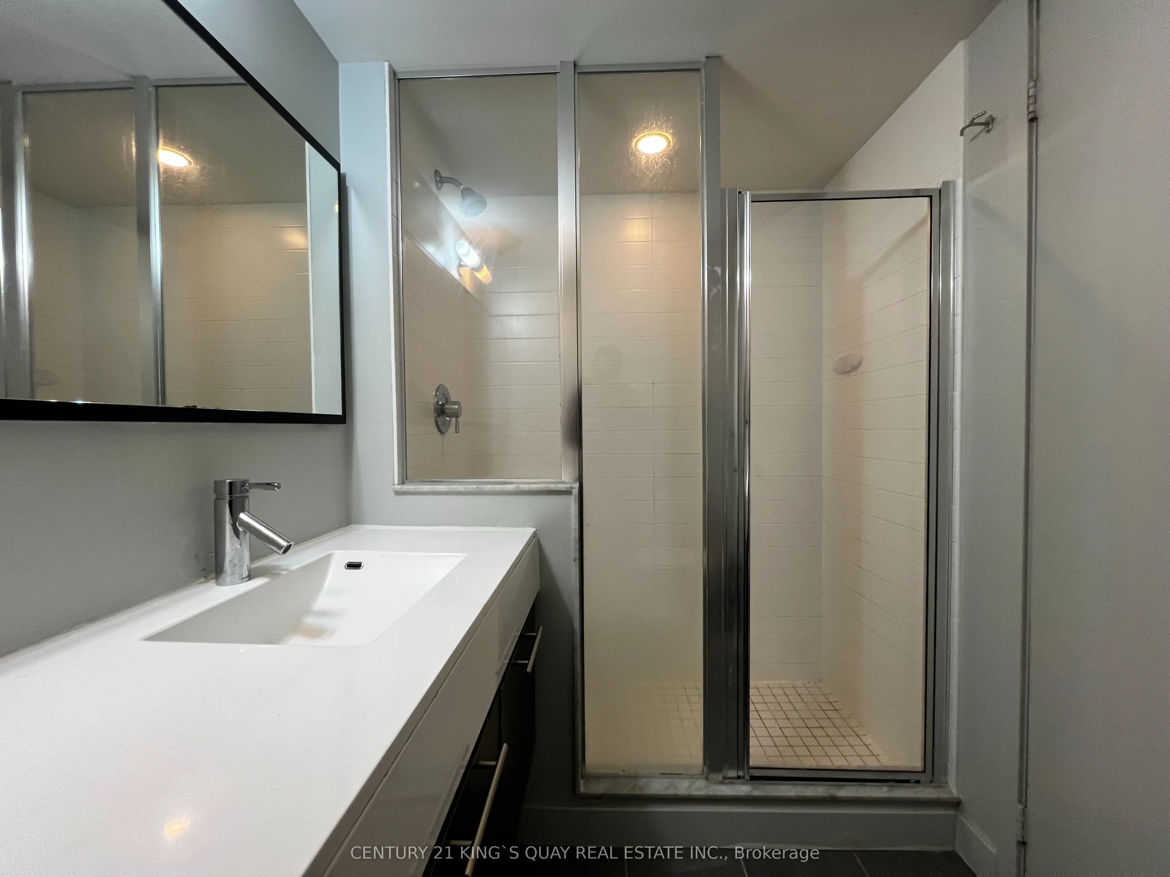 126 Simcoe Street, #407