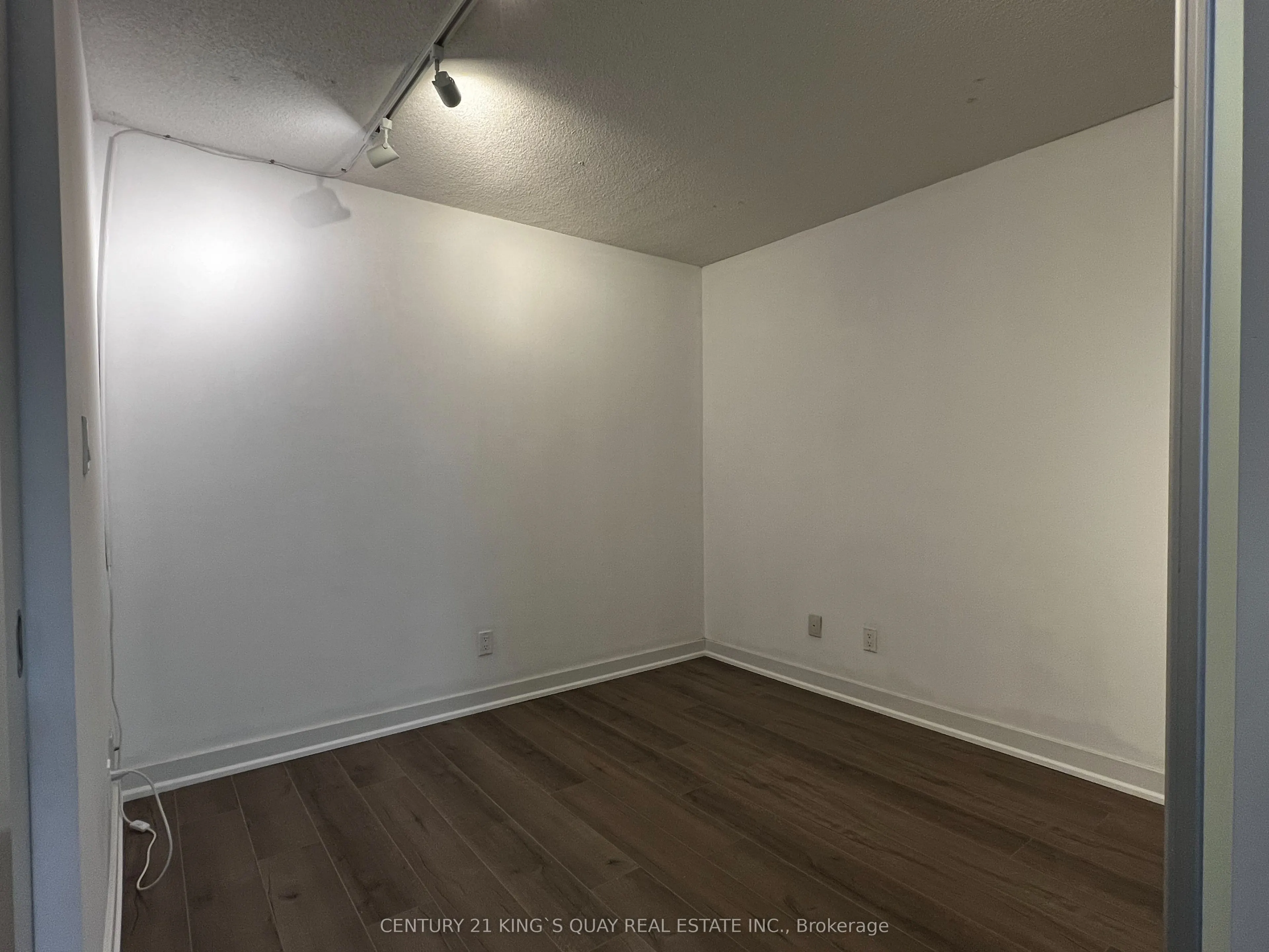 126 Simcoe Street, #407
