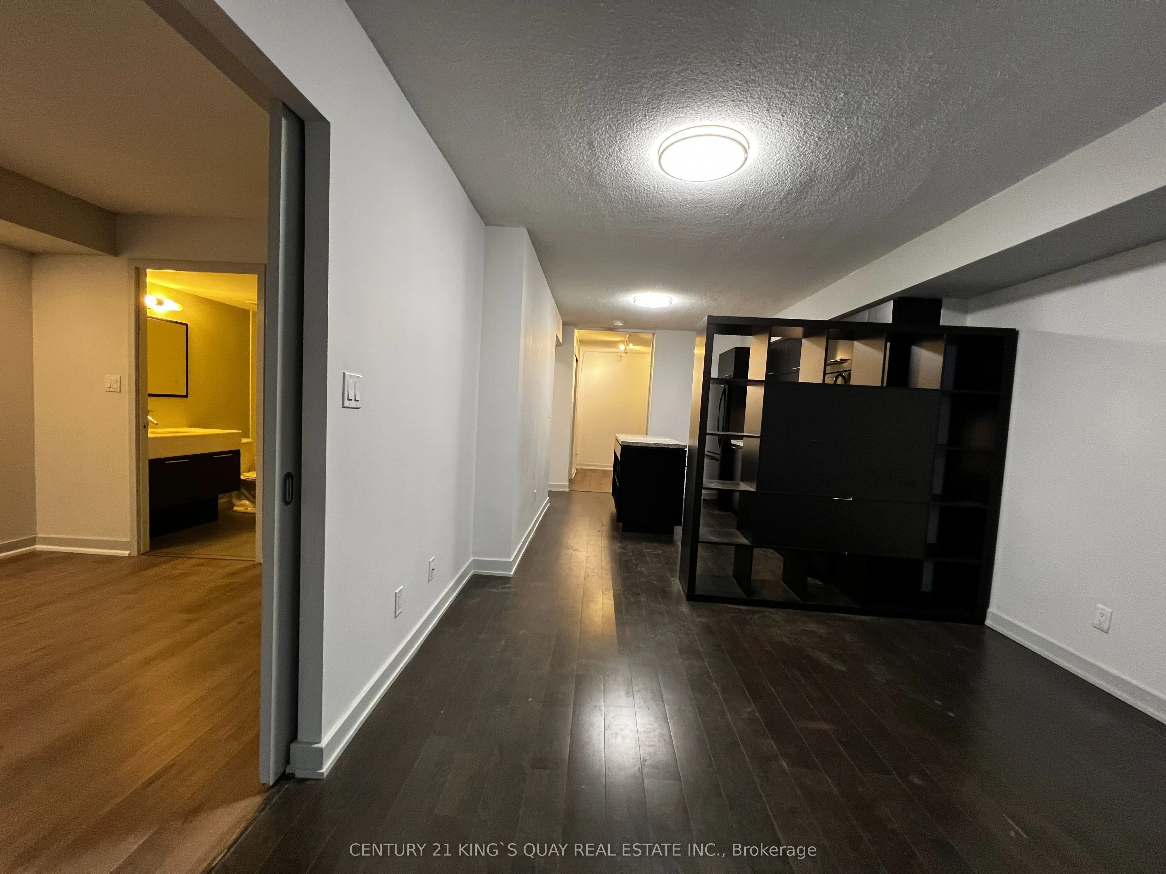 126 Simcoe Street, #407