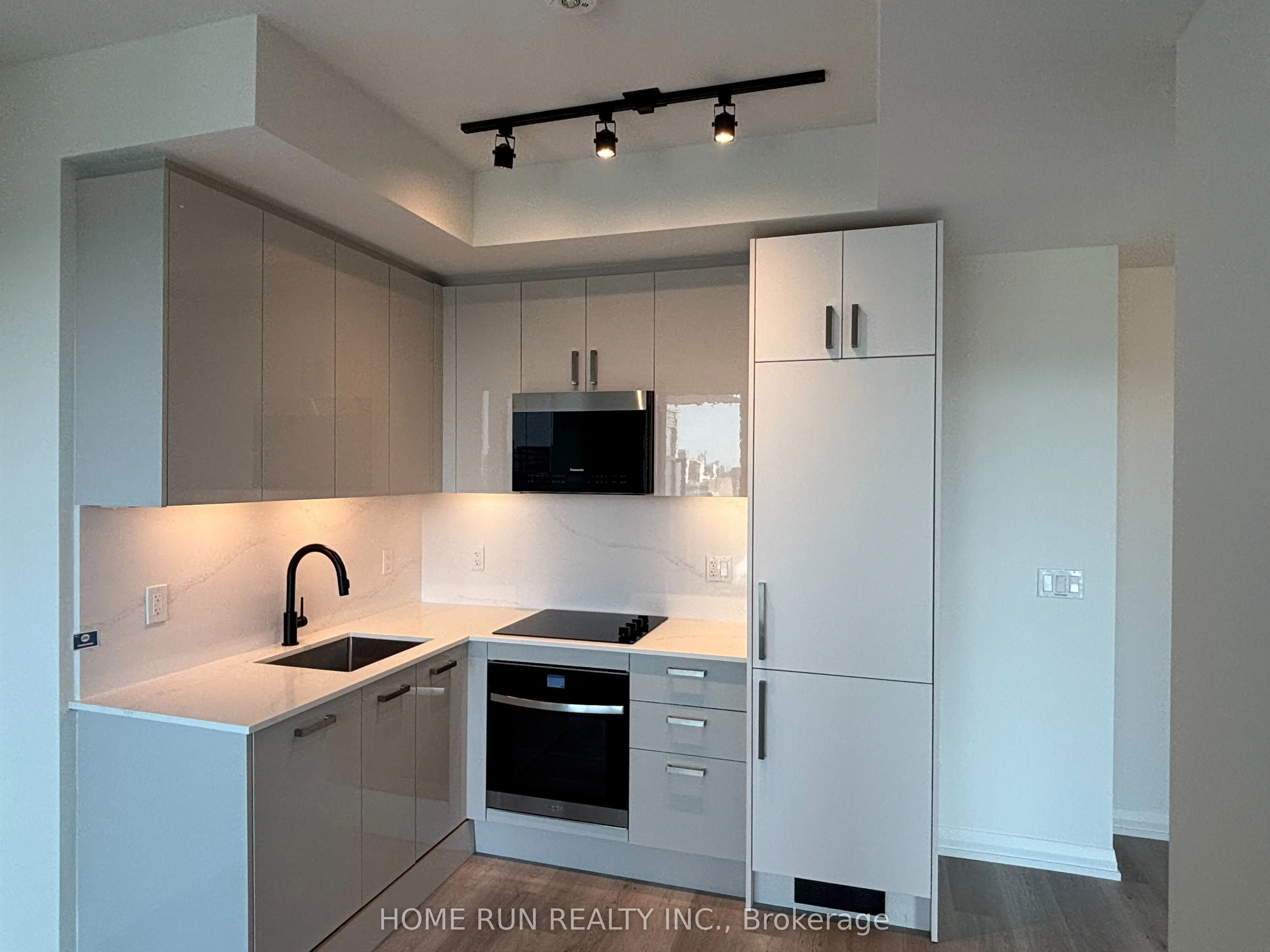 280 Dundas Street W, #2913